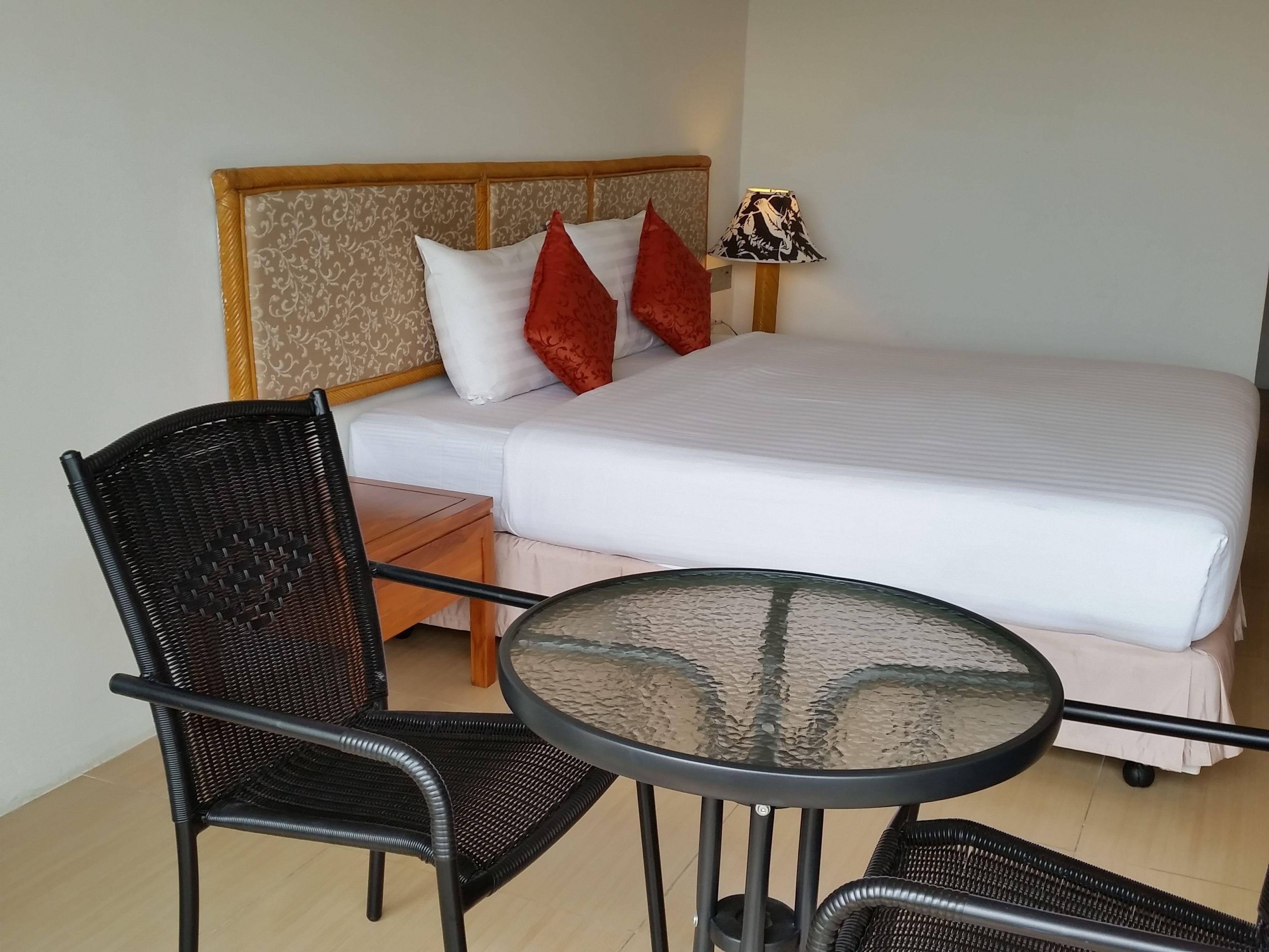 โรงแรม Nautical 3*