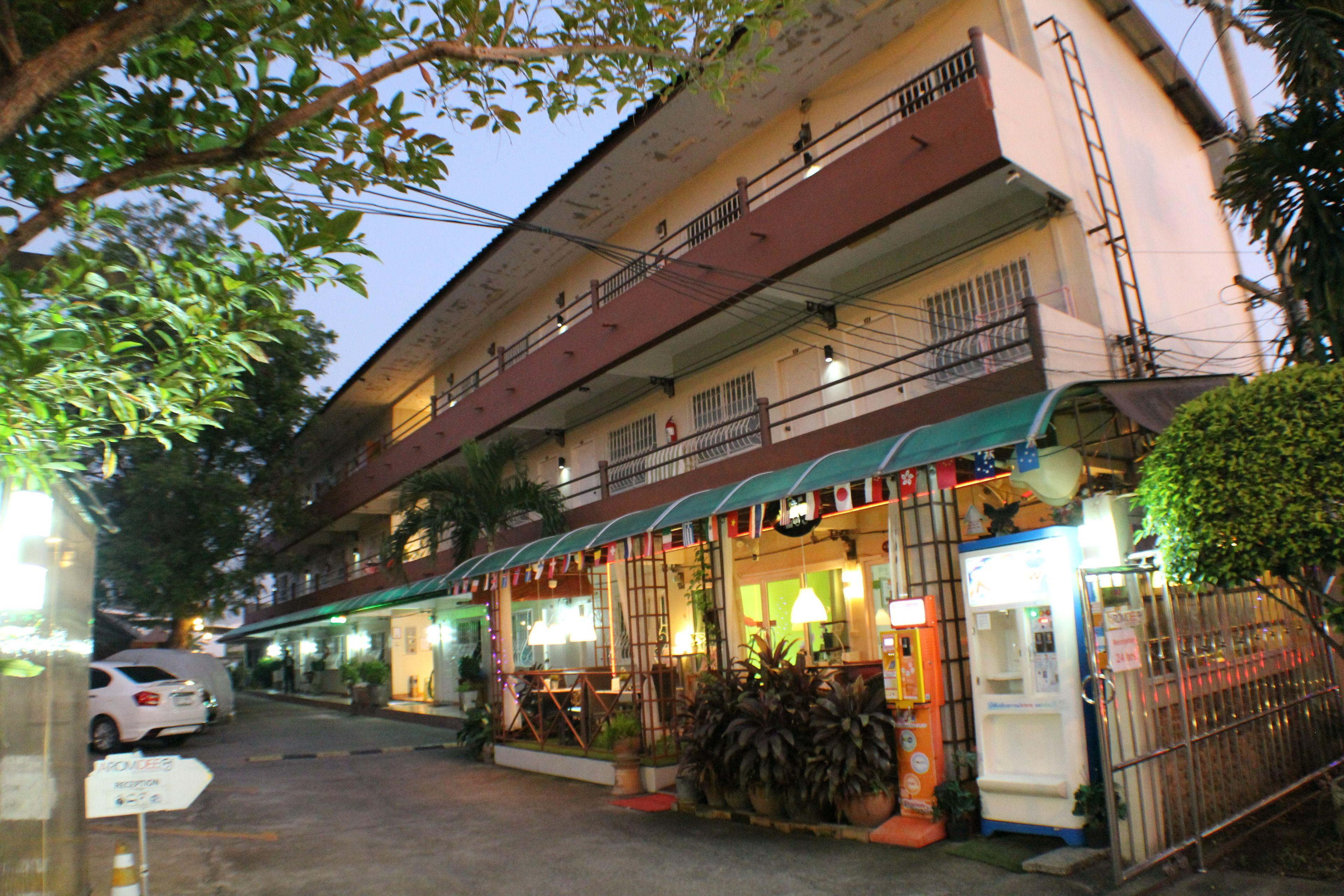 Oyo 838 Aromdee Hotel 2*