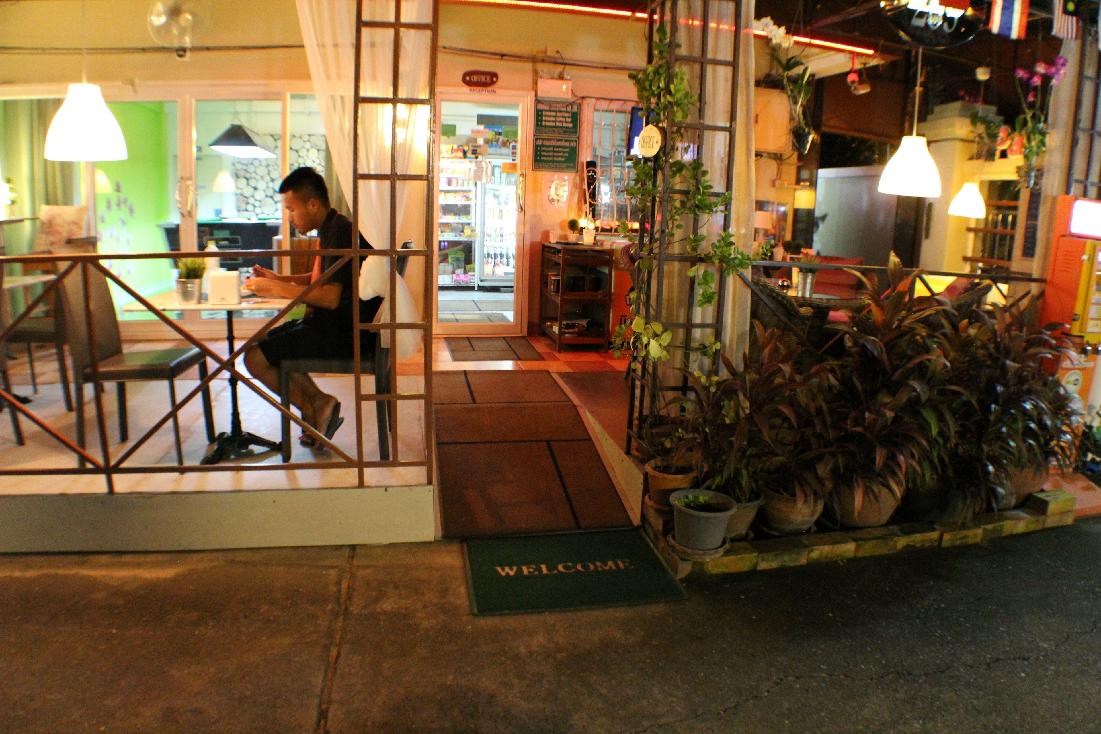 Hotel Oyo 838 Aromdee 2*