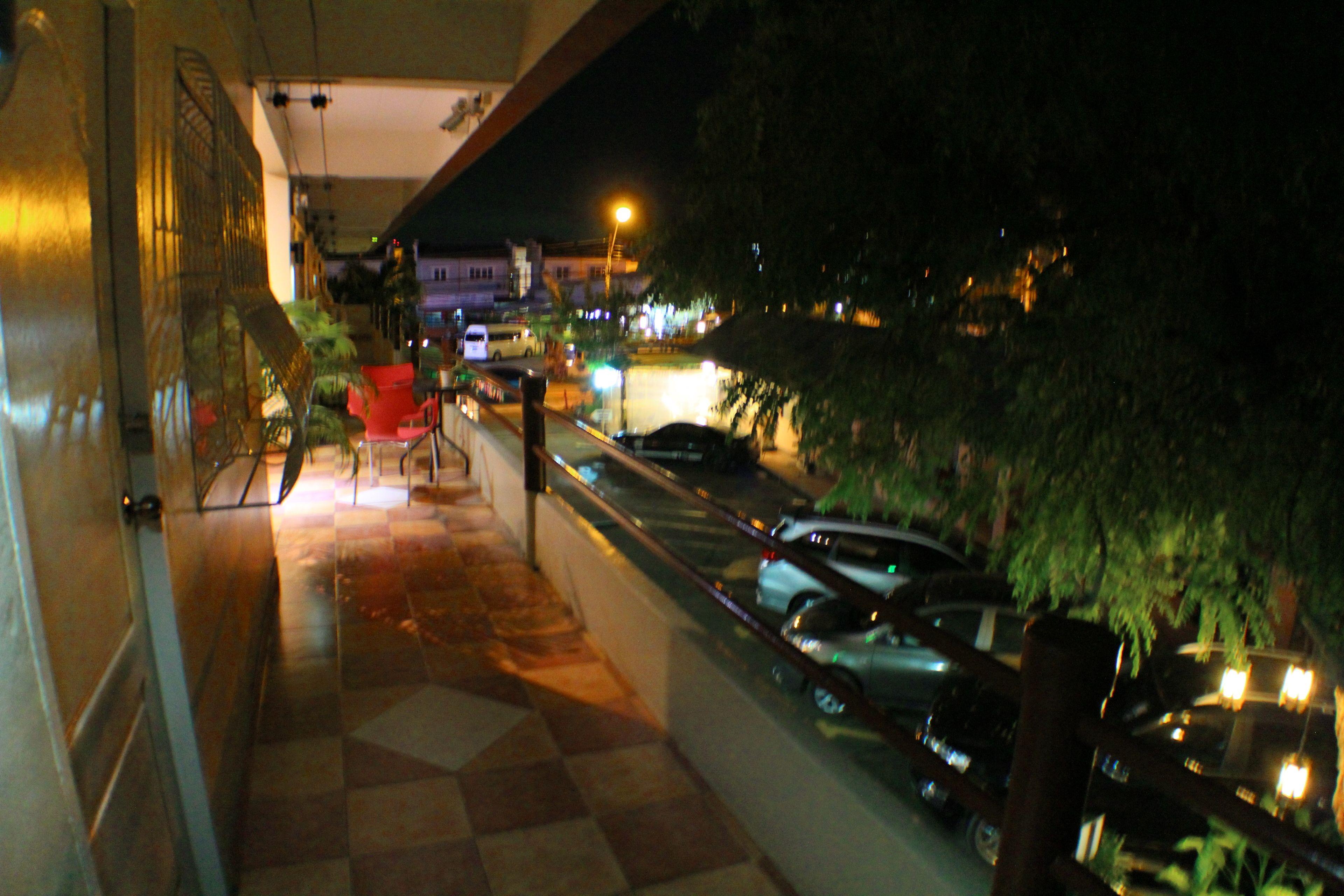 Oyo 838 Aromdee Hotel 2*