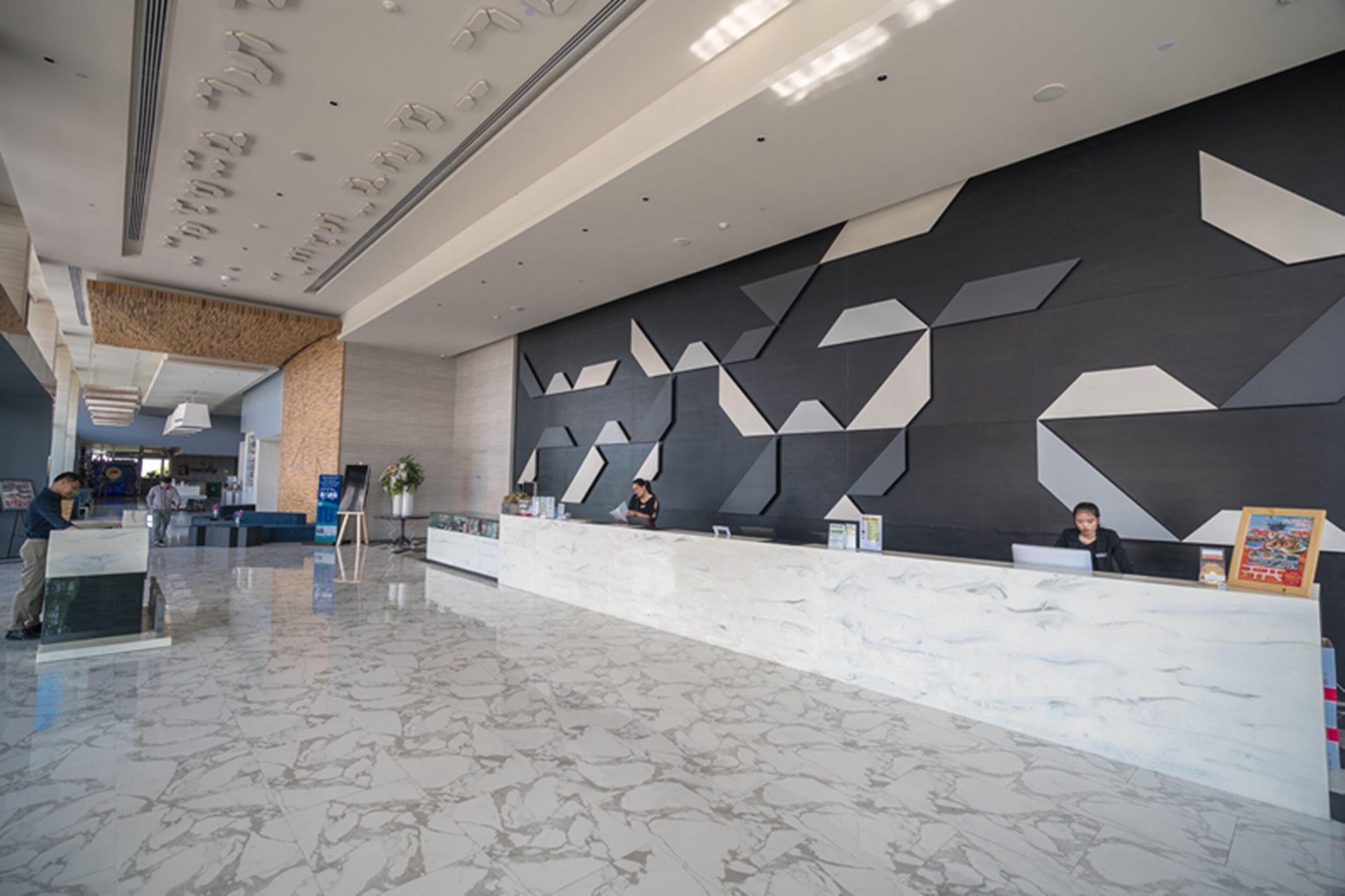 Tsix5 Phenomenal Hotel