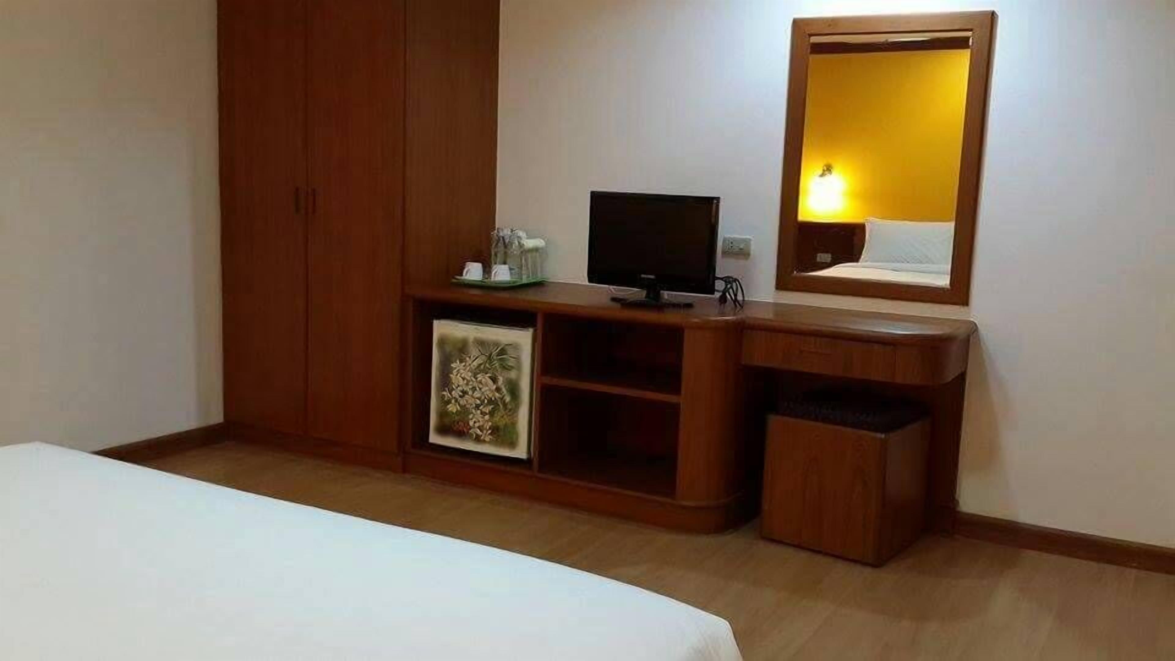 Sea Falcon On The Water Hotel Pattaya