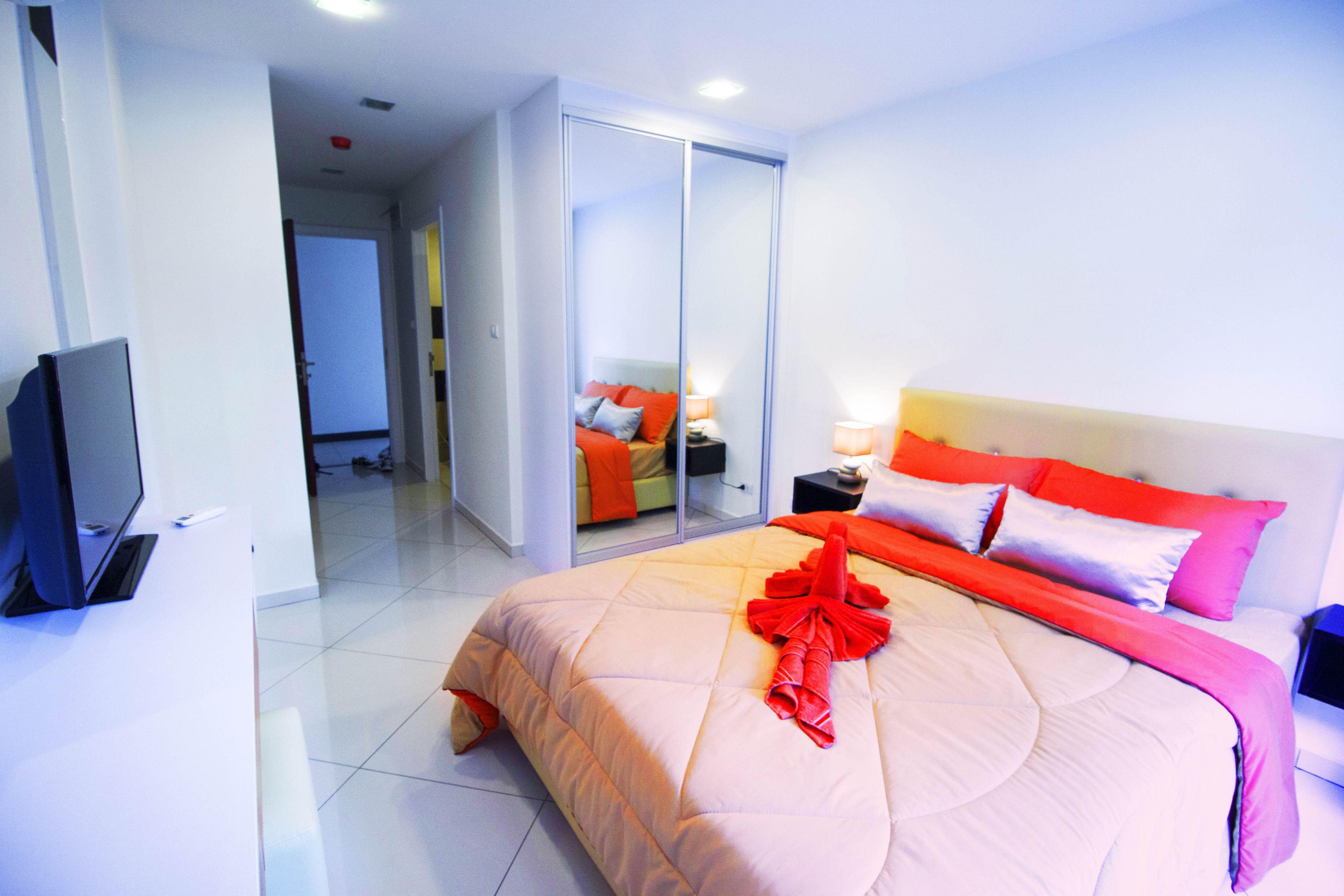 Art On The Hill By Sunny Apartment *