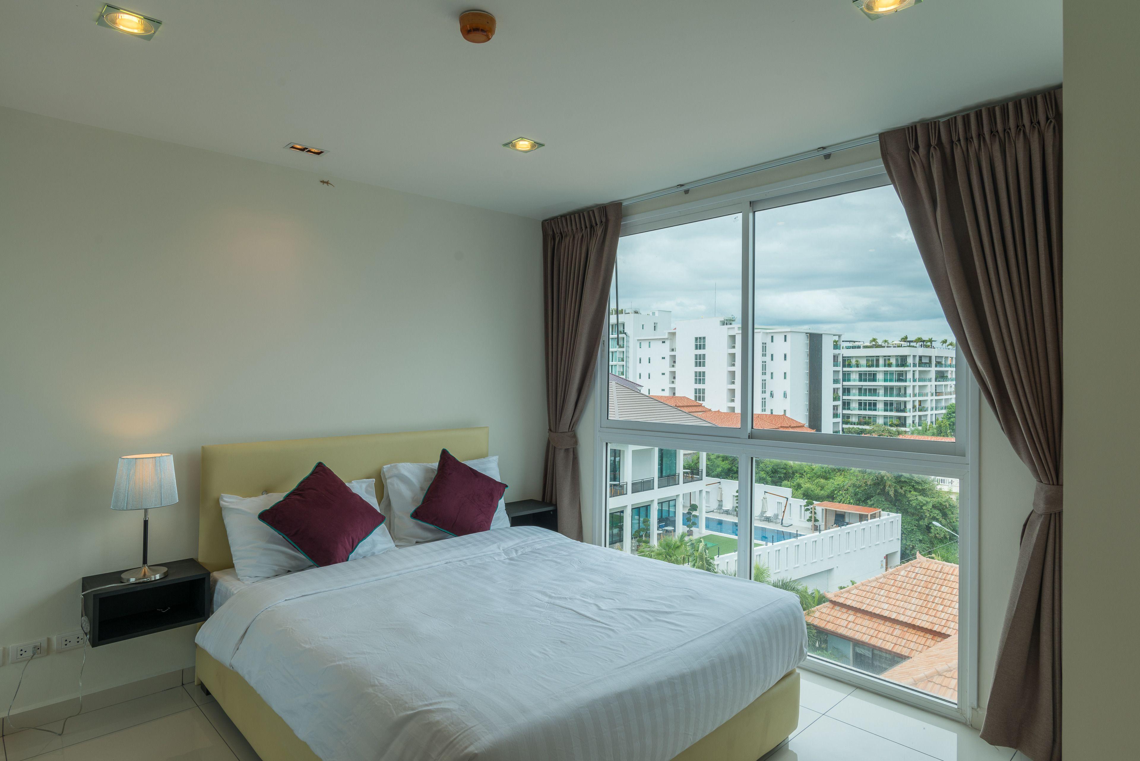 Art On The Hill By Sunny Apartment