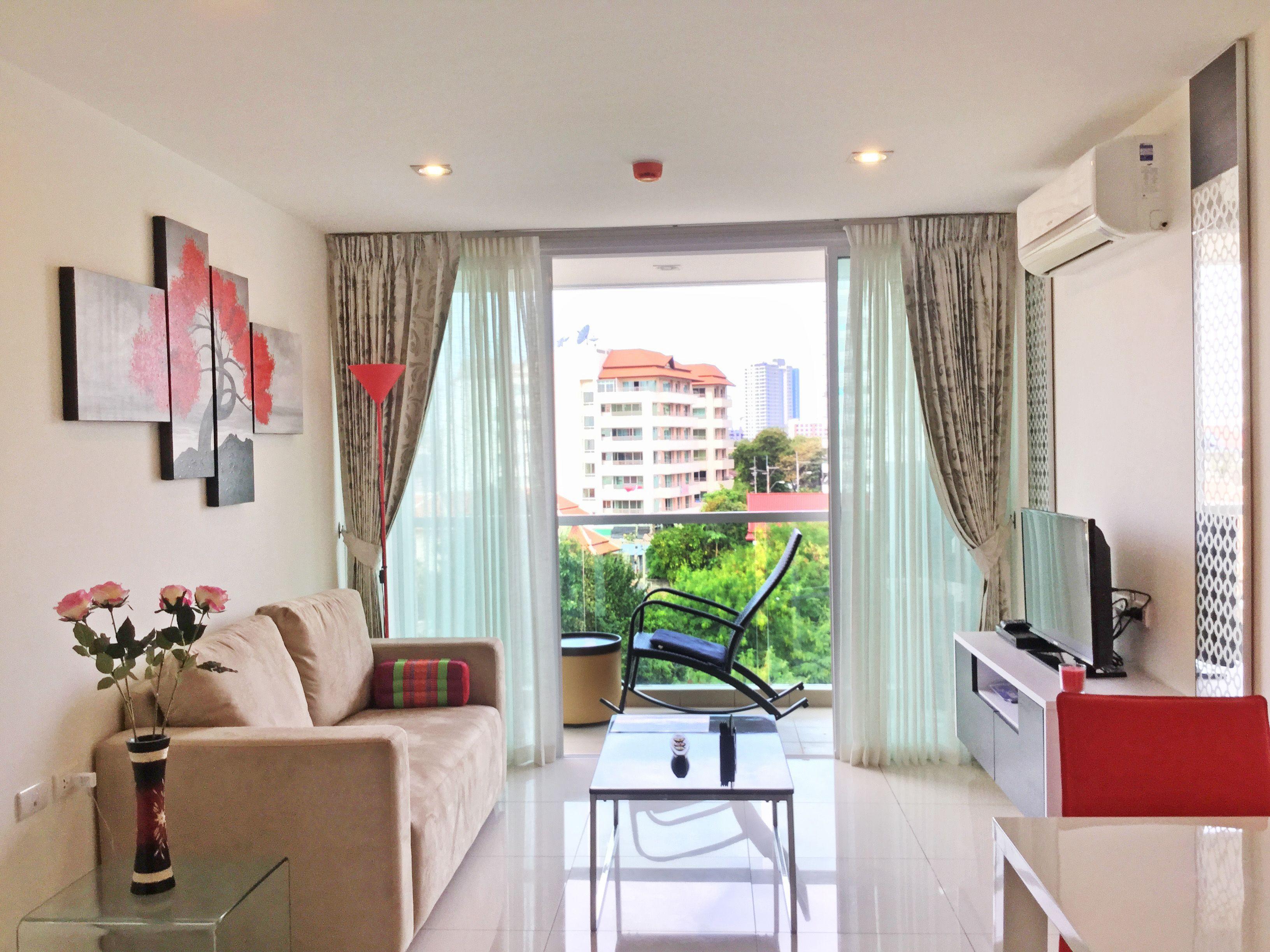 Art On The Hill By Sunny Apartment