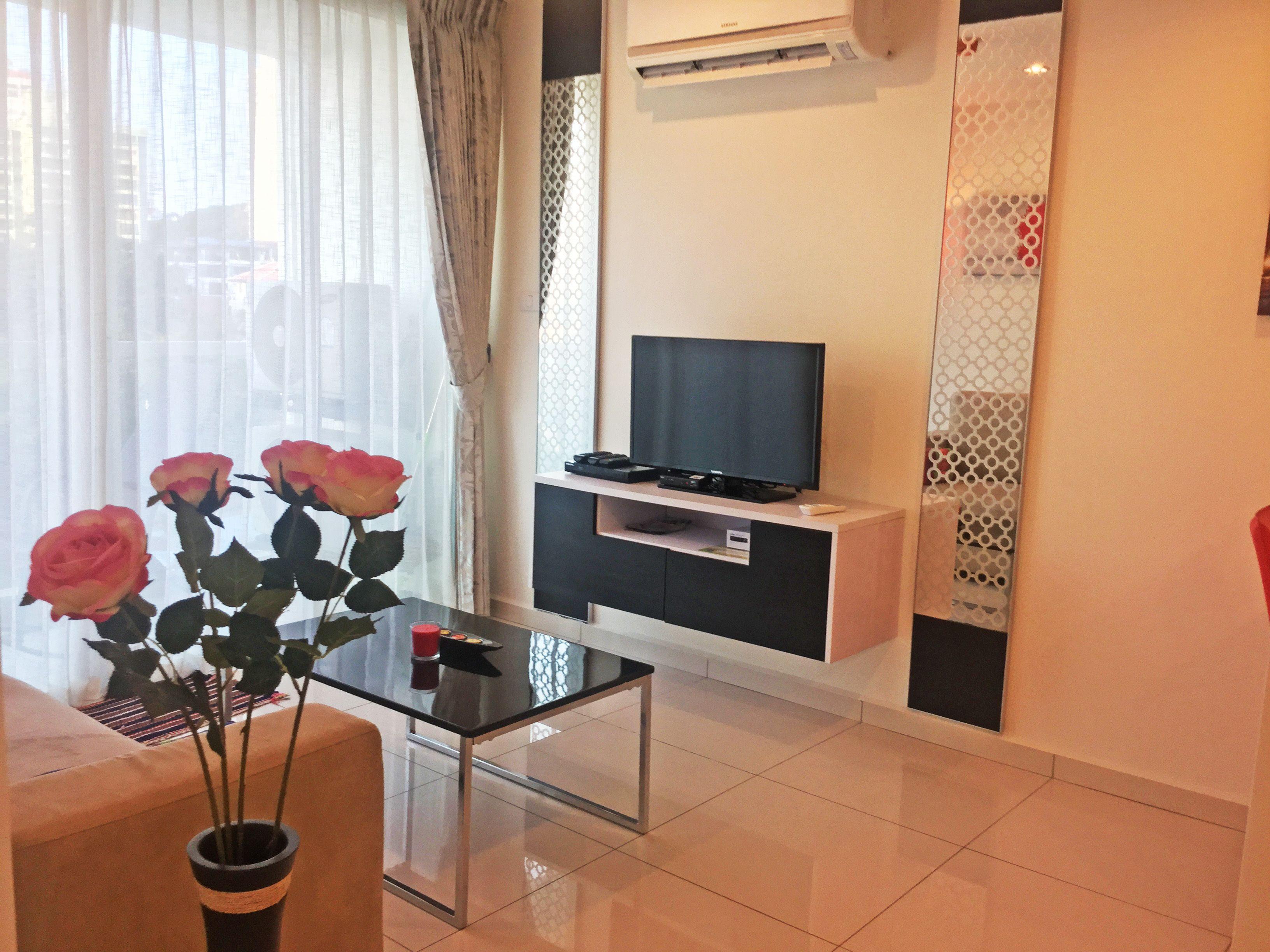 Art On The Hill By Sunny Apartment