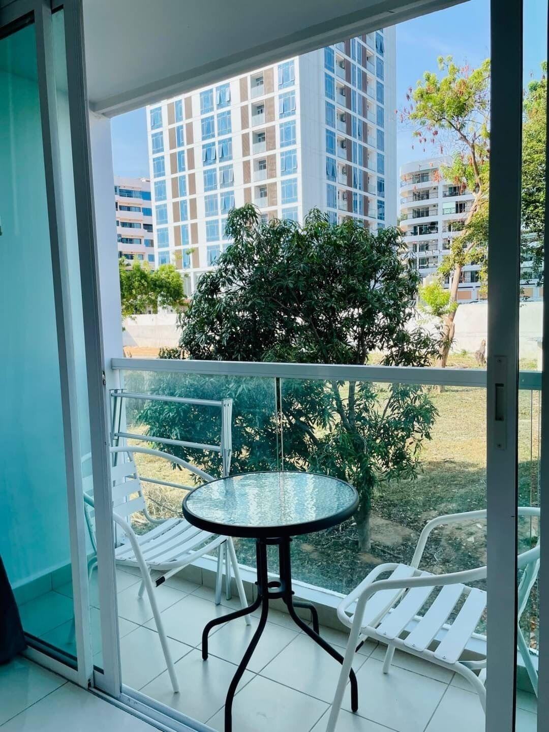 Apartment Art On The Hill By Sunny