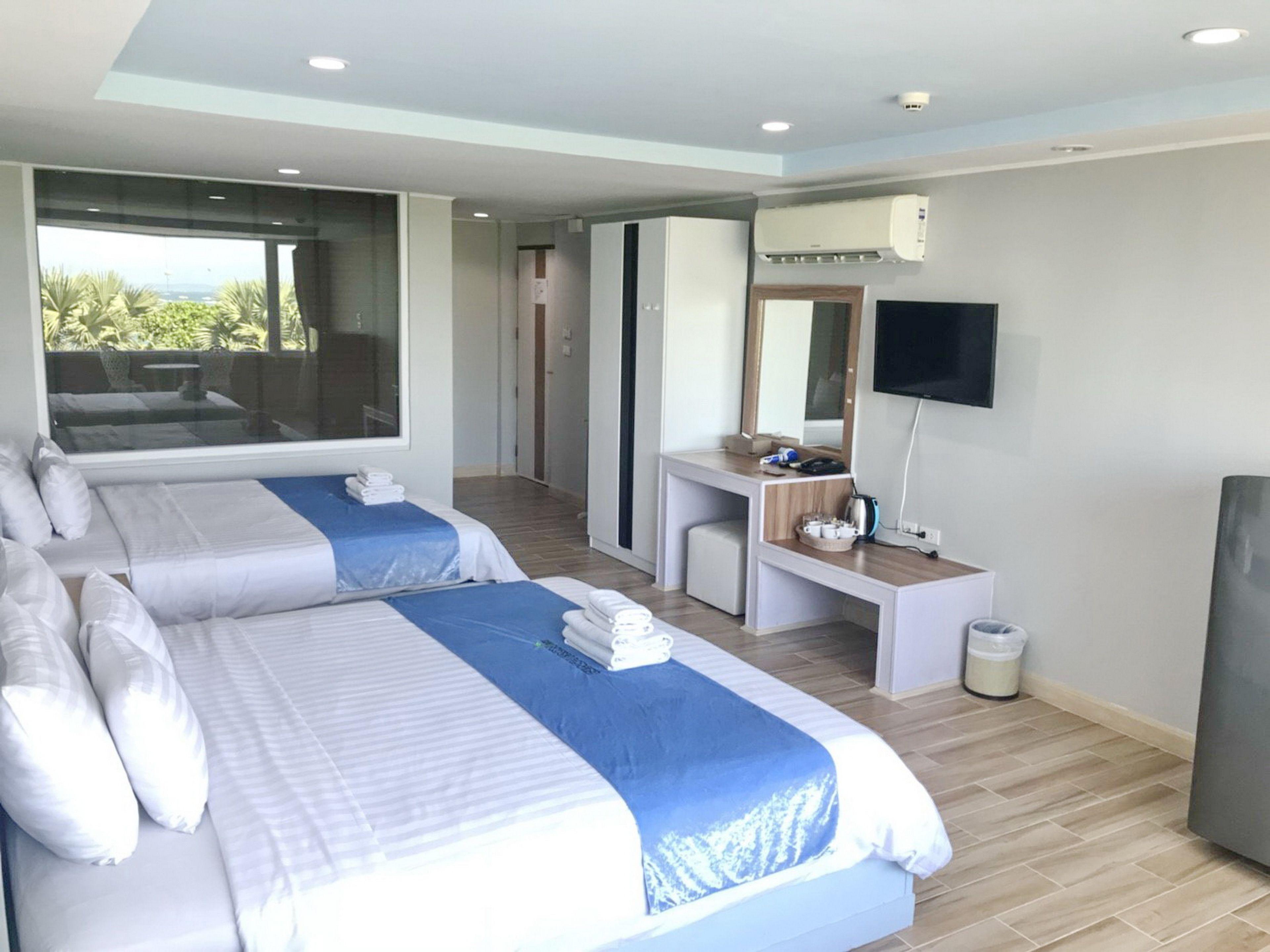 The Front Resort, Hotel