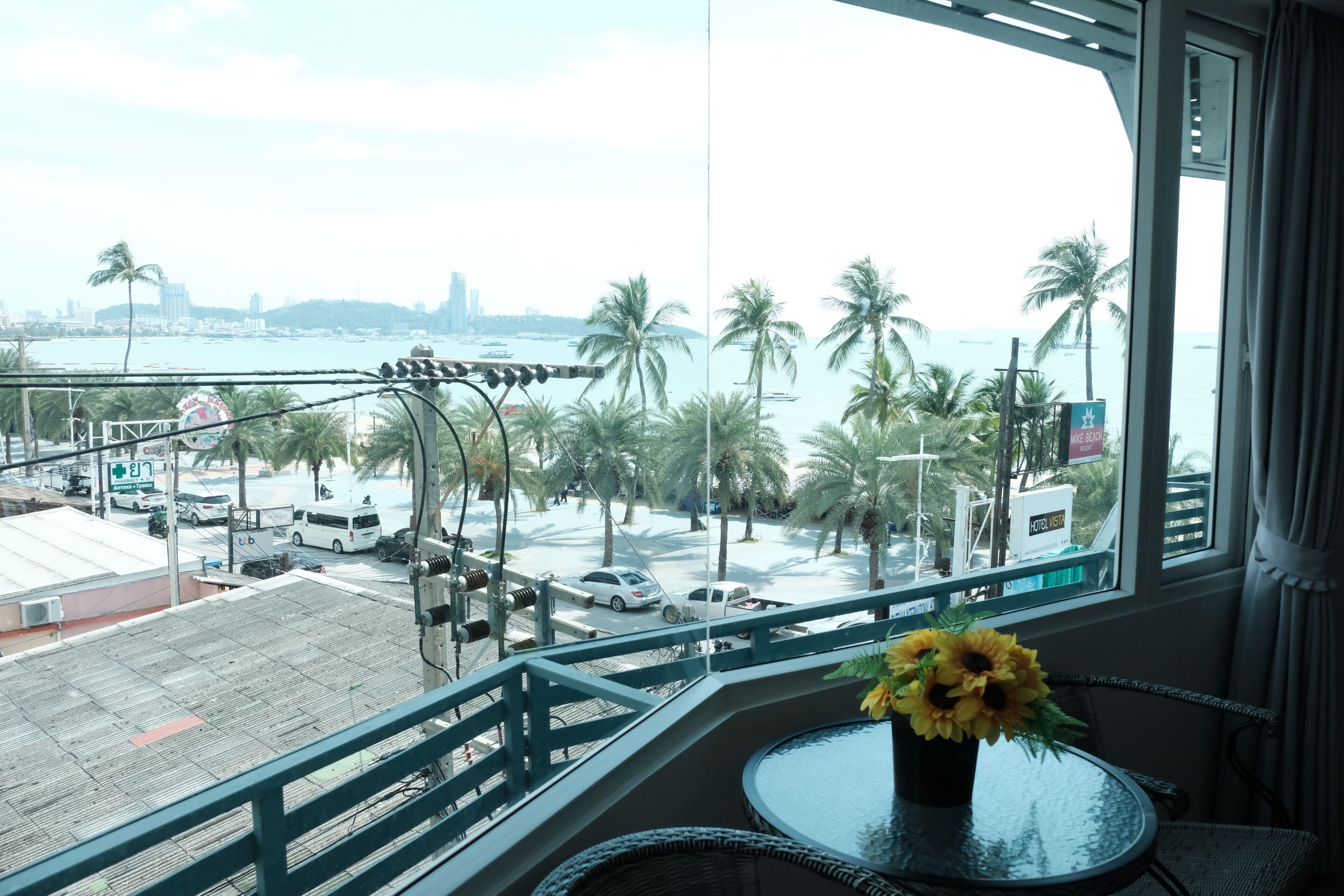 The Front Resort, 3*