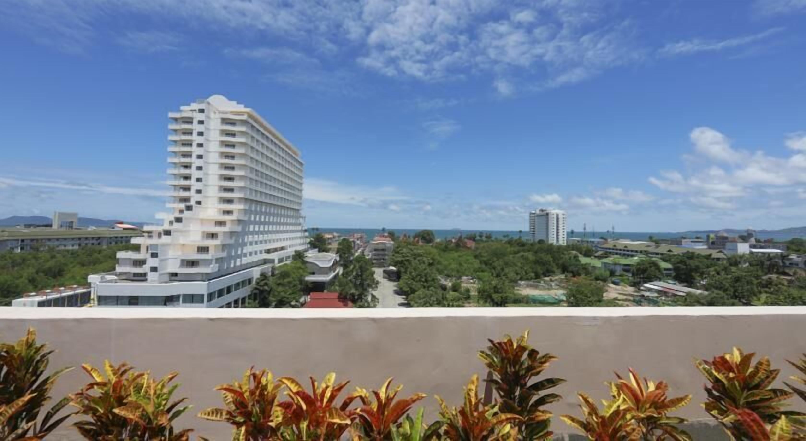 Atlantis & Water Park By The Sea 2*