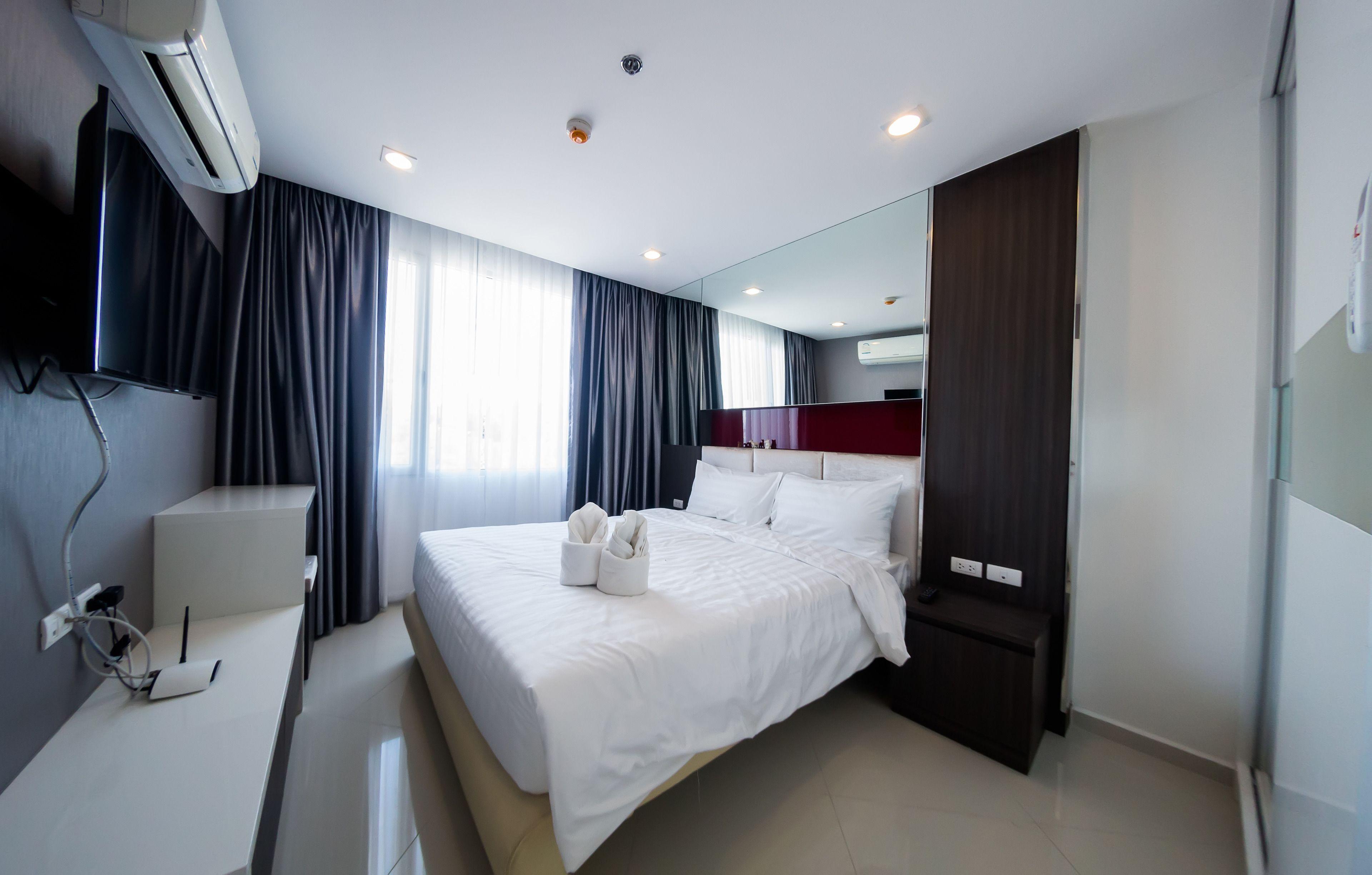 Vision Pratumnak By Sunny