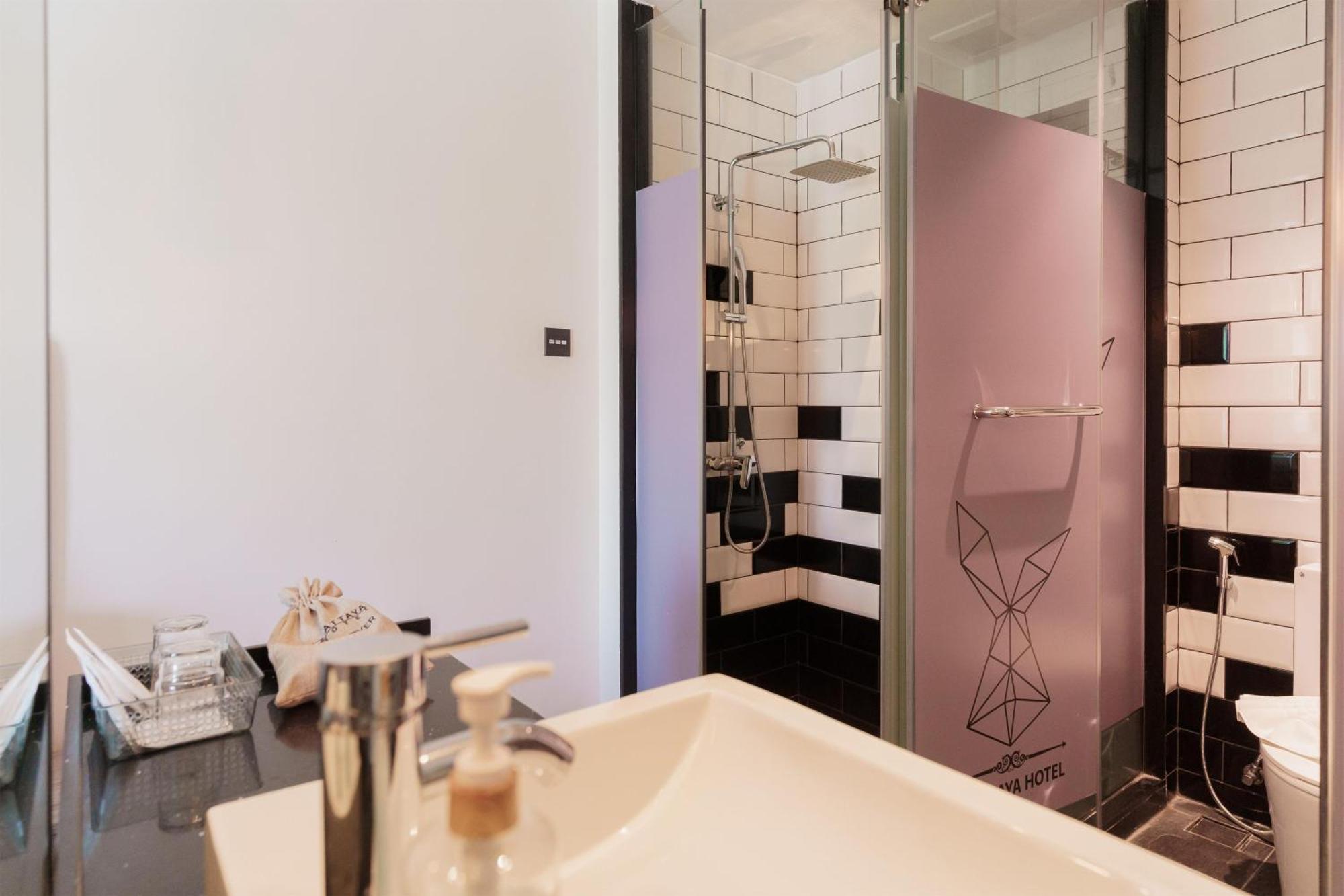 Surestay By Western T Hotel