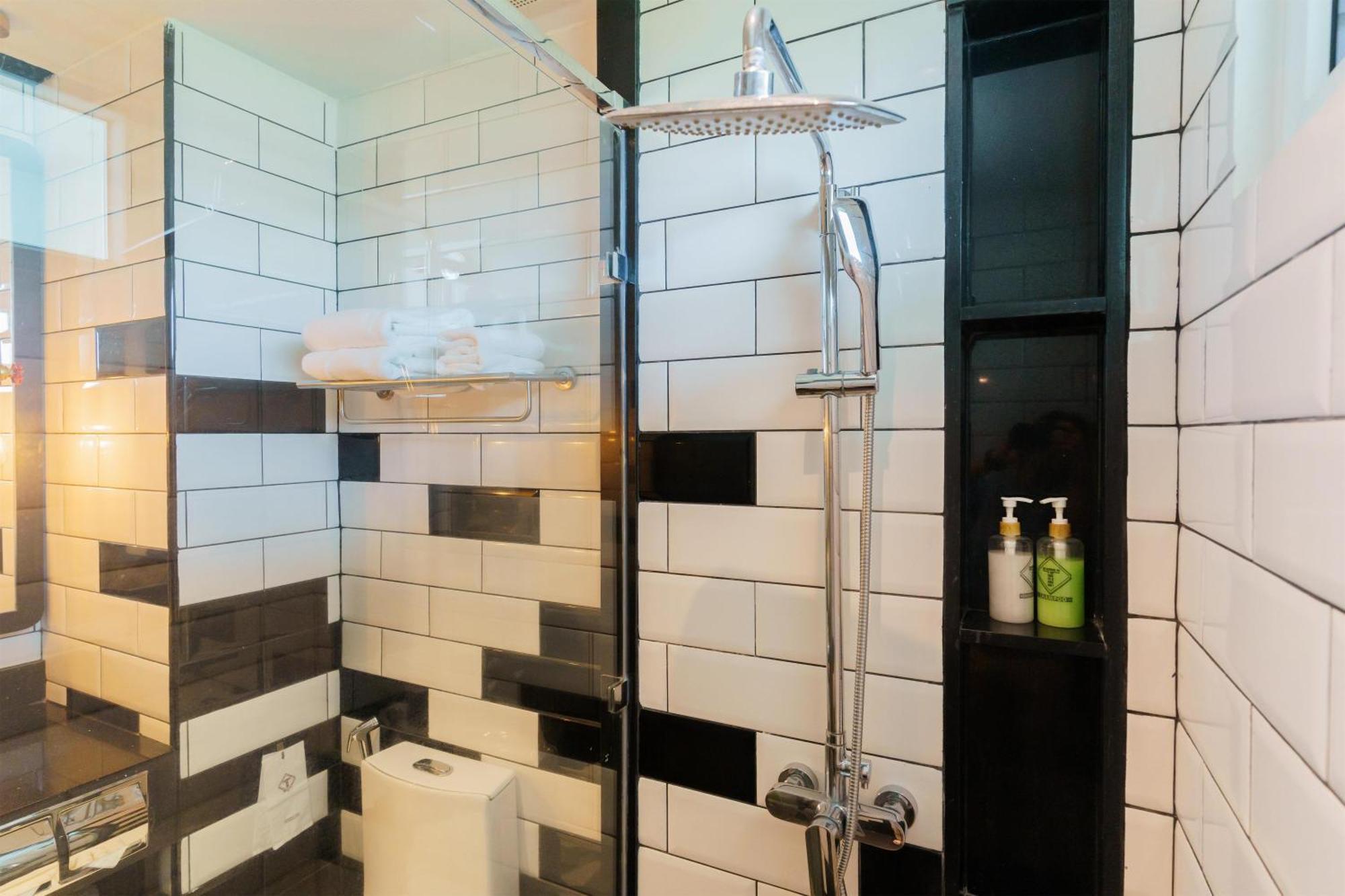 Surestay By Western T Hotel 4*