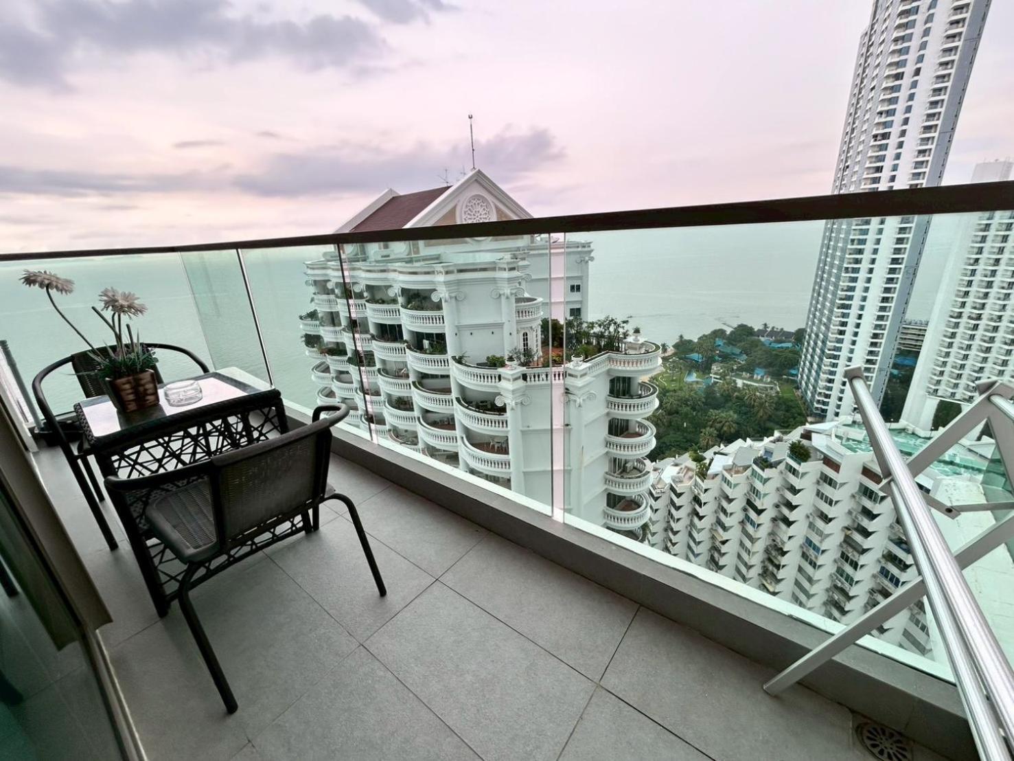 Wong Amat Tower 2808 Apartment