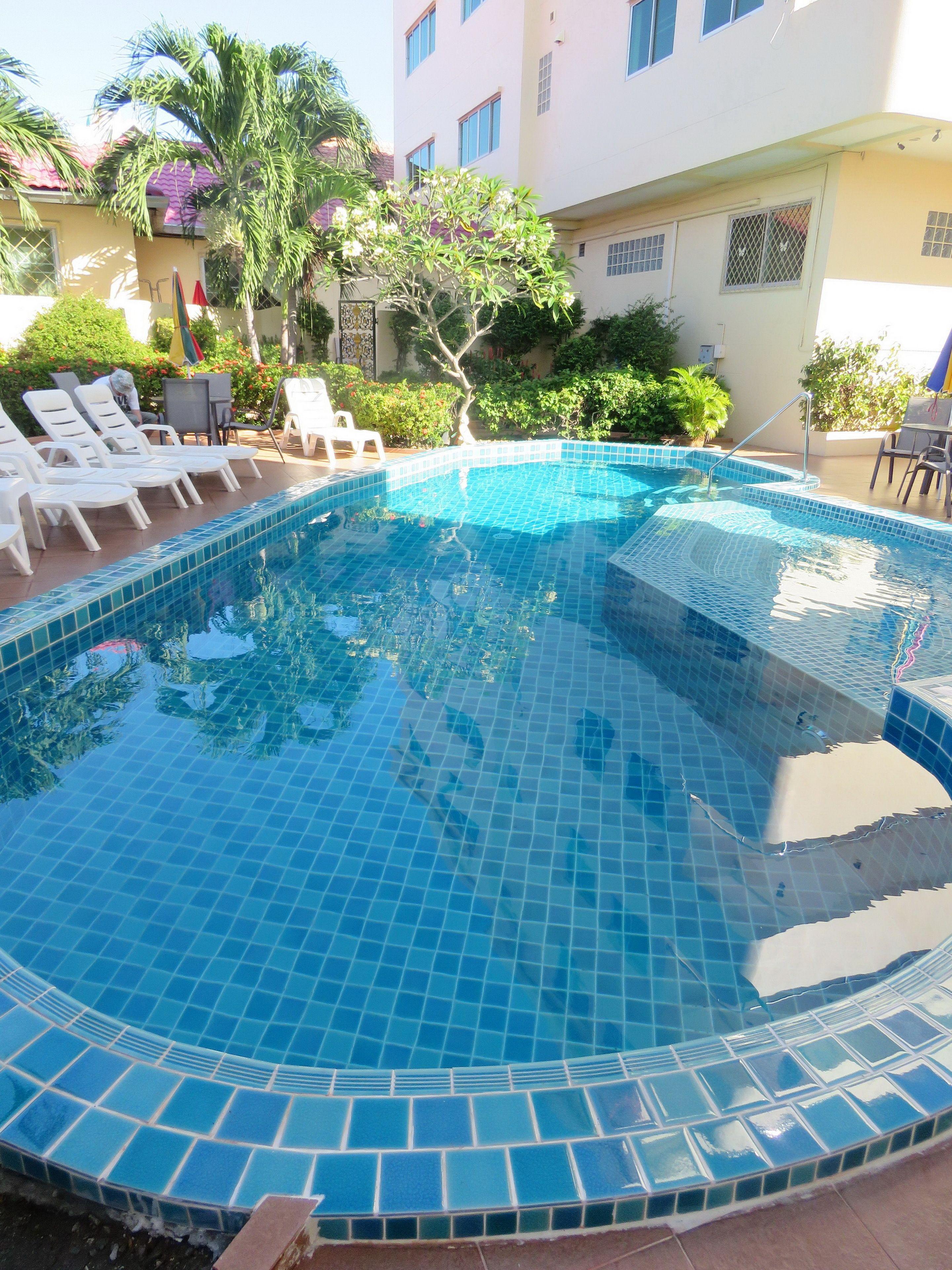 Butterfly Garden Boutique Residence: Luxury With Baths Pattaya