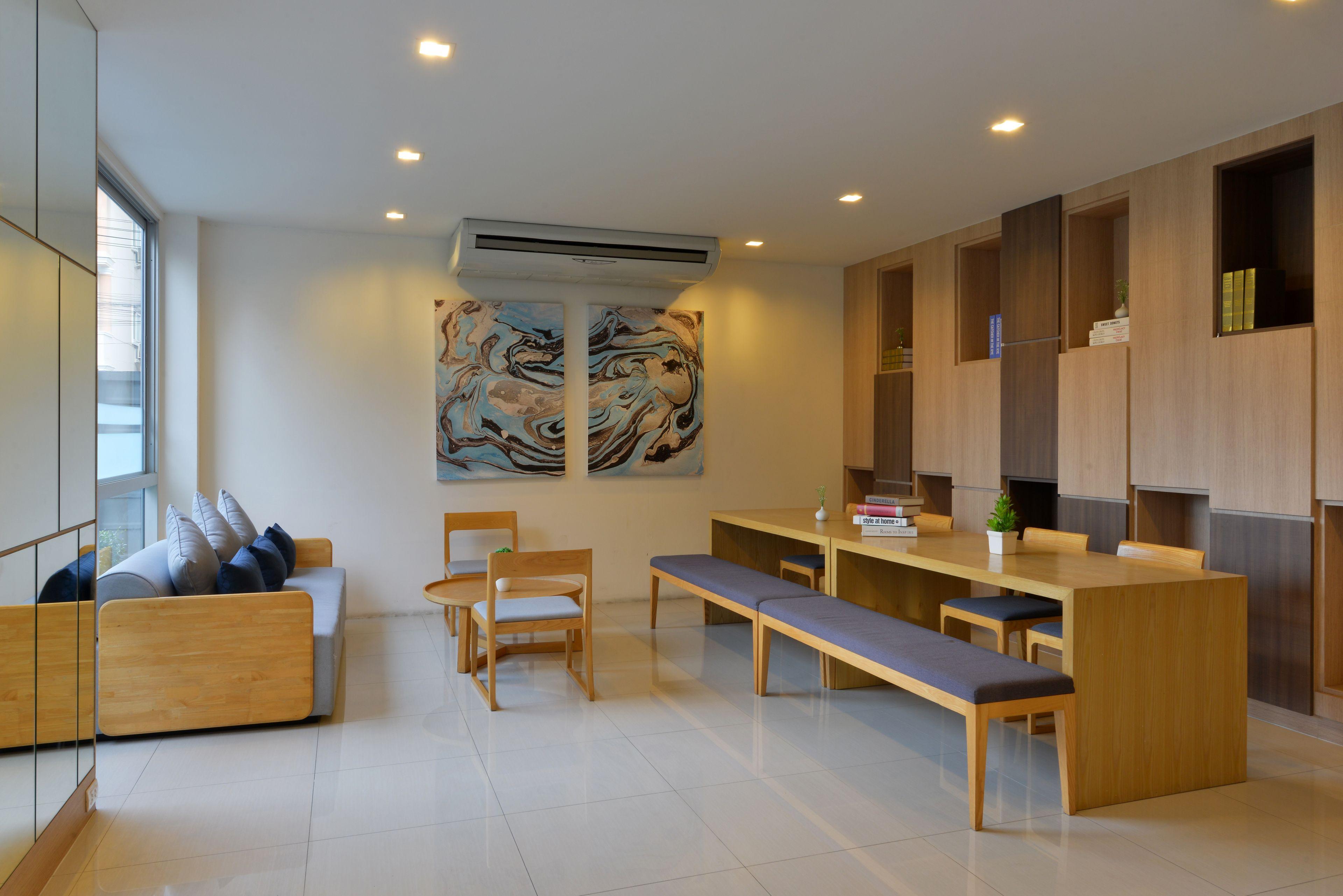 The Grass Serviced 4*