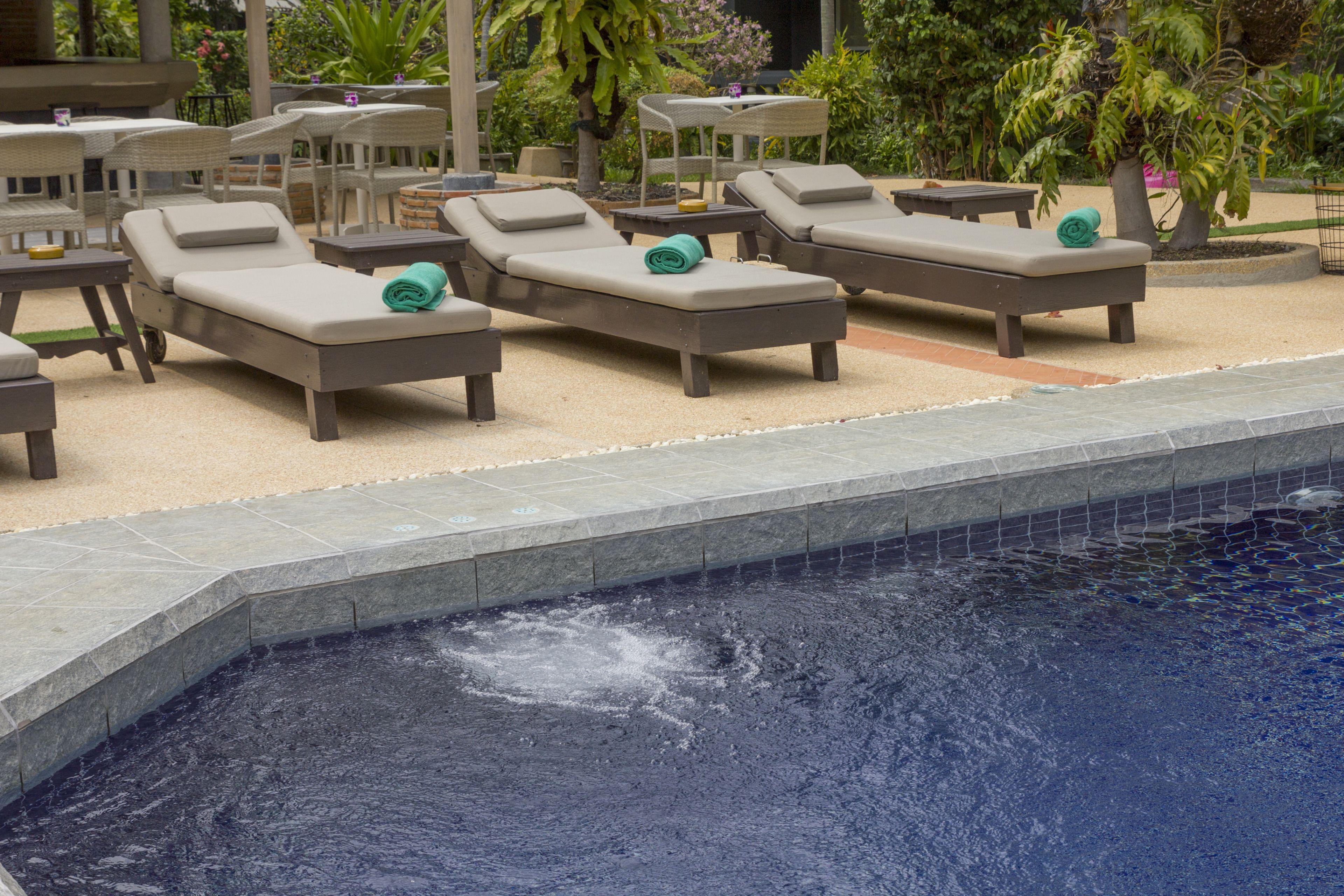 Let's Hyde & - Pool Hotel 4*