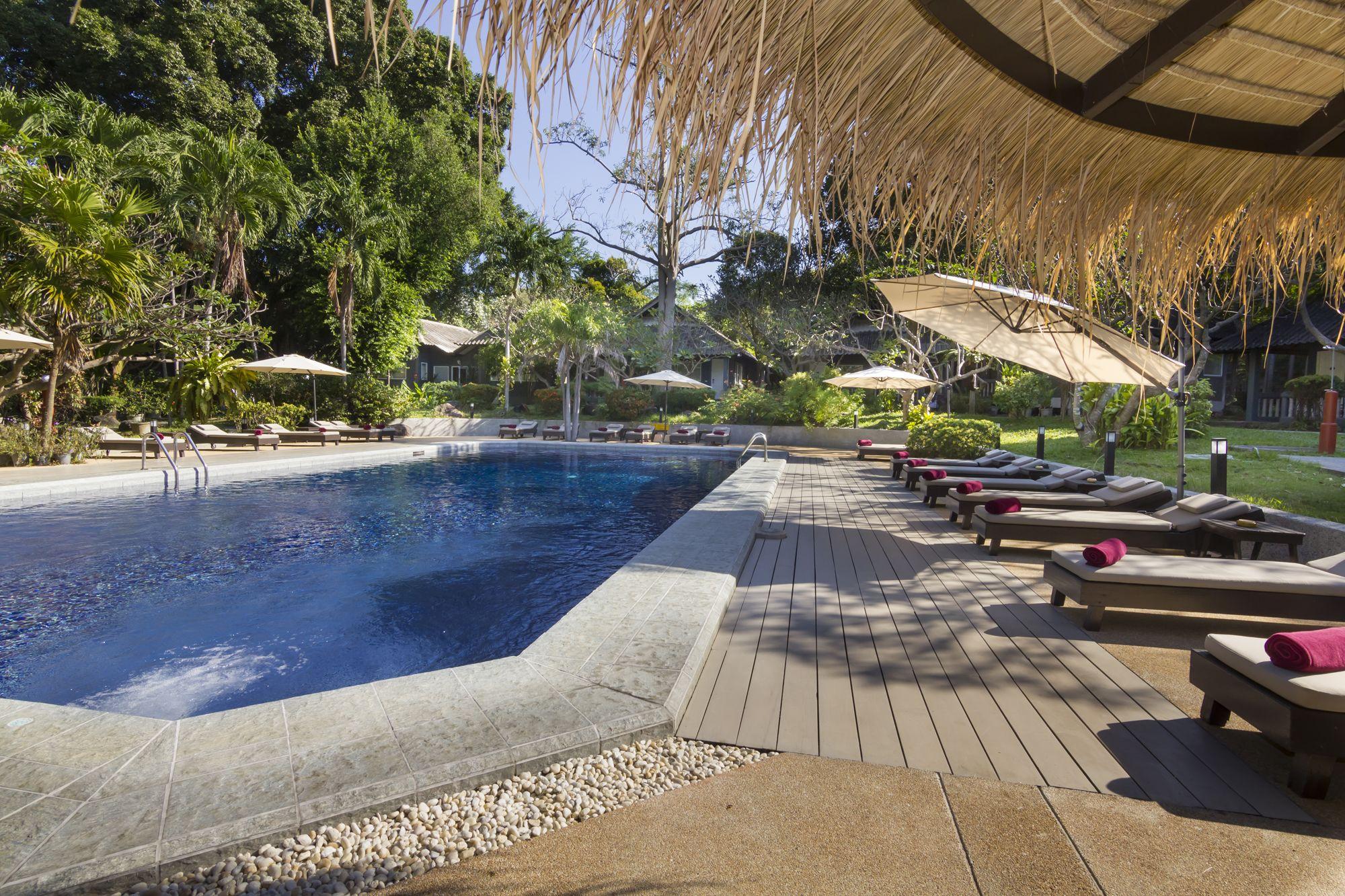 Let's Hyde & - Pool Hotel