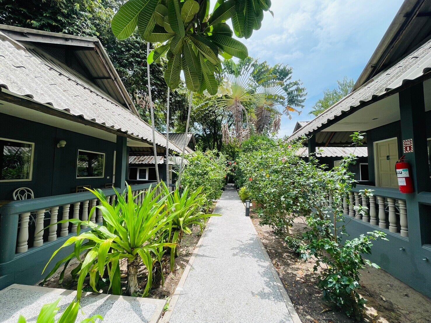 Let's Hyde & - Pool Pattaya