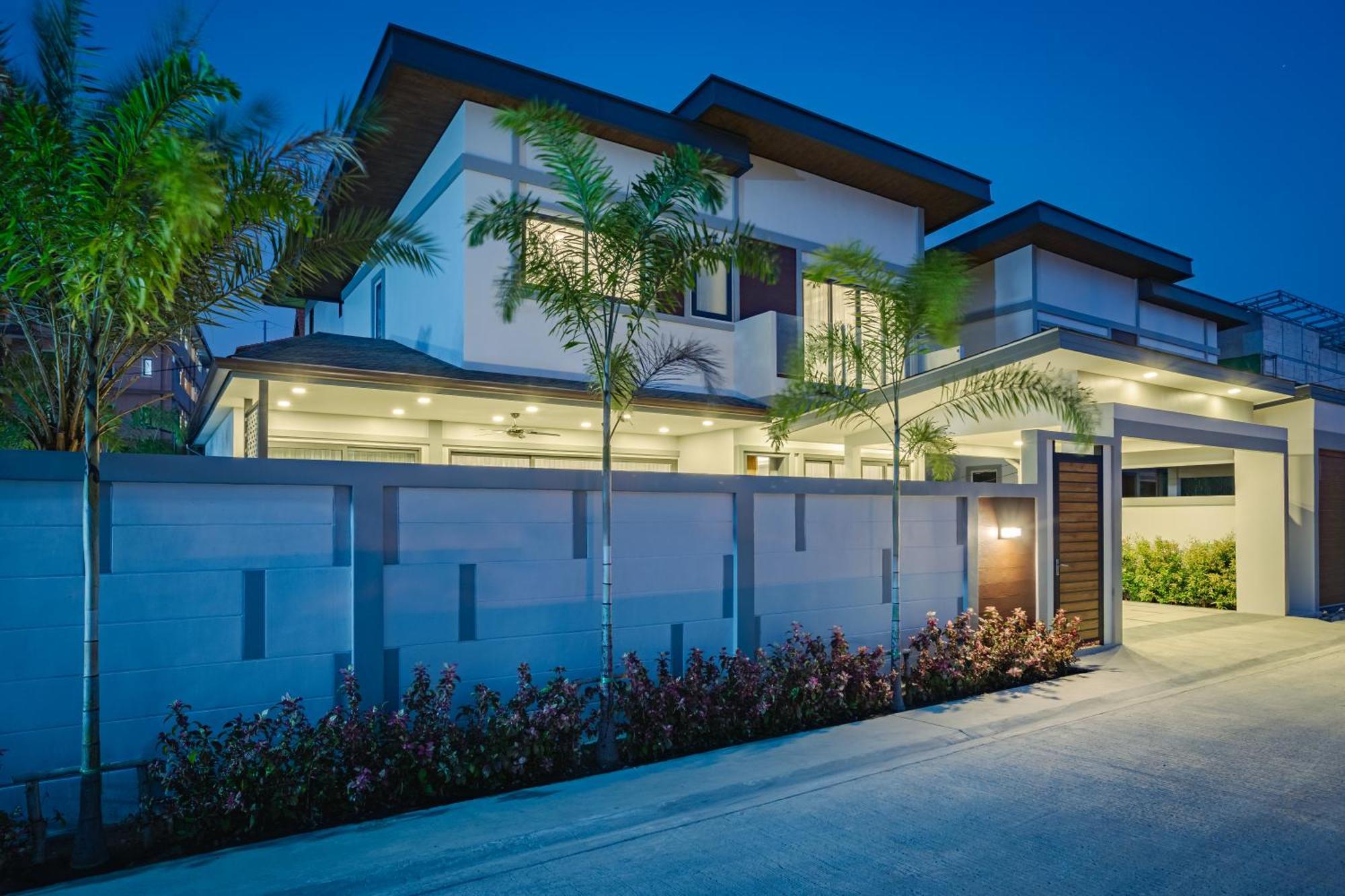 Villa Super Luxury 4 Bedroom Private Pool With Jacuzzi, Near 711, 10 Minutes To Walking Street And - Mt4 Pattaya