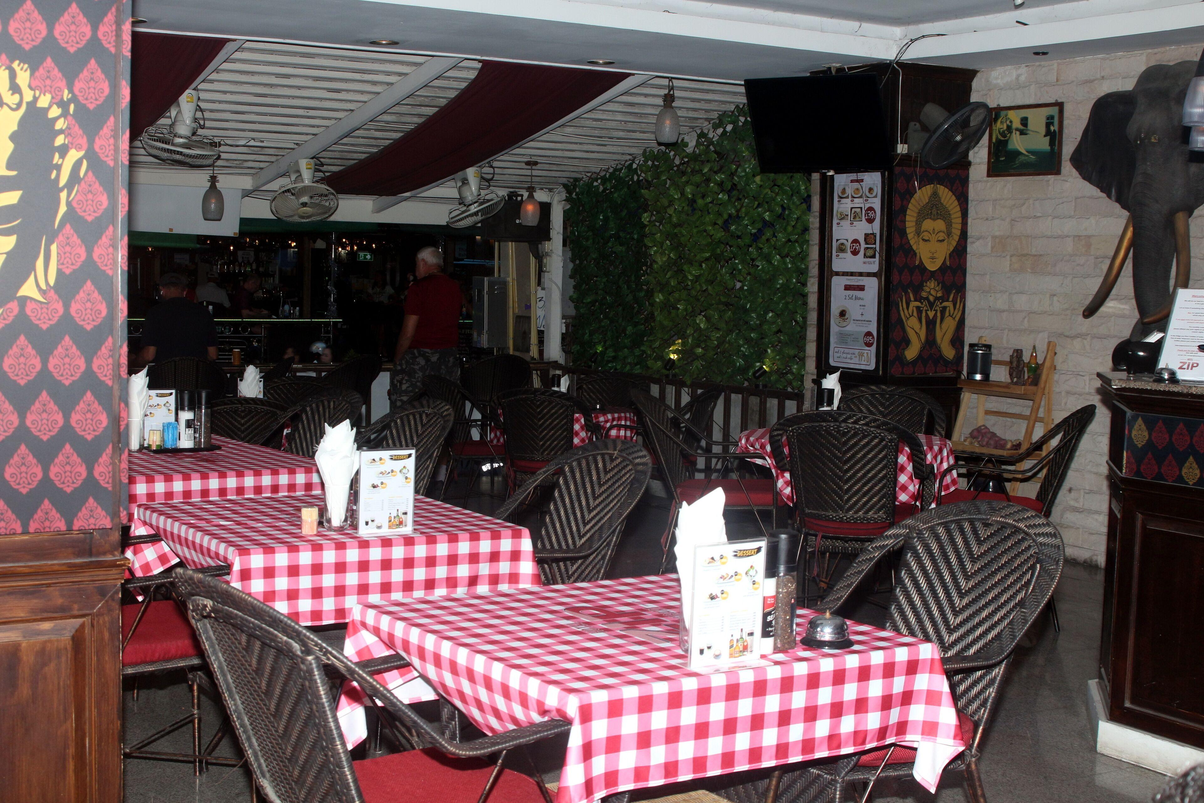 Zip & Restaurant Hotel