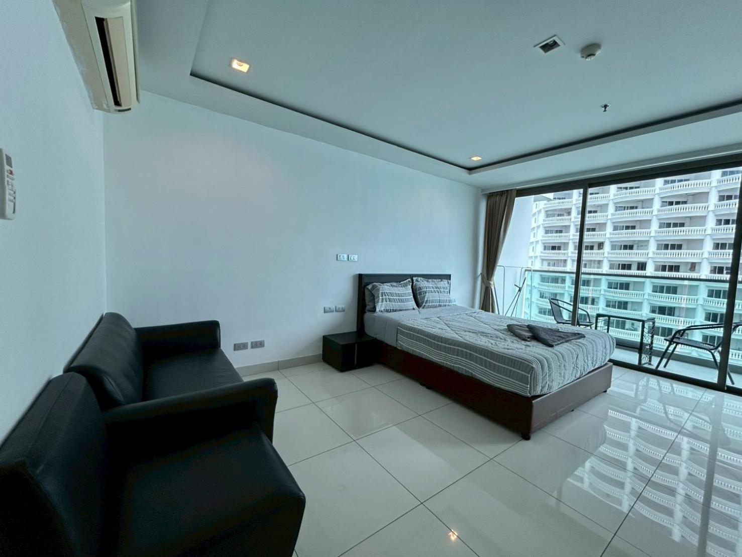 Wong Amat Tower 2104 Apartment