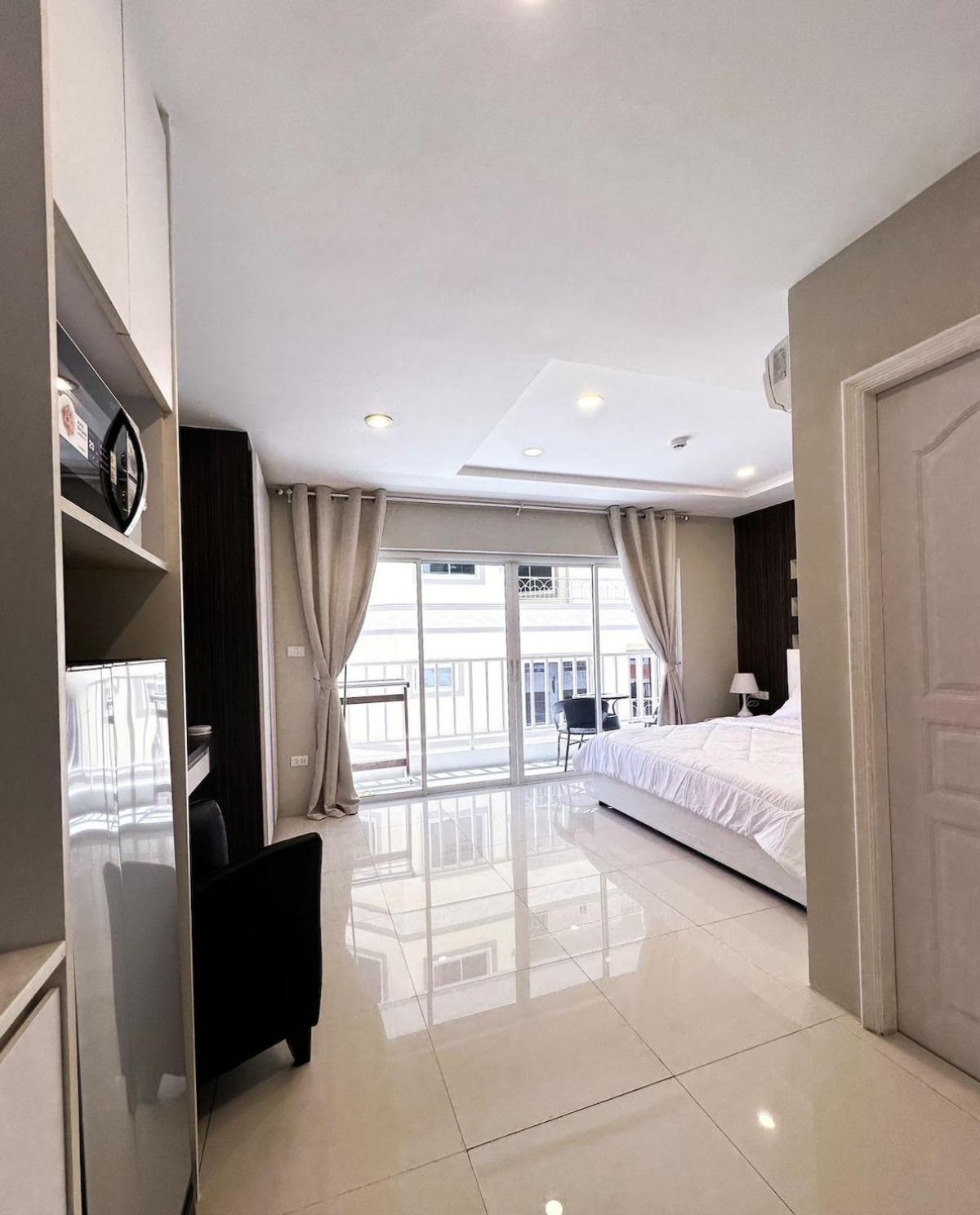 Modern - Phratamnak Jomtien *