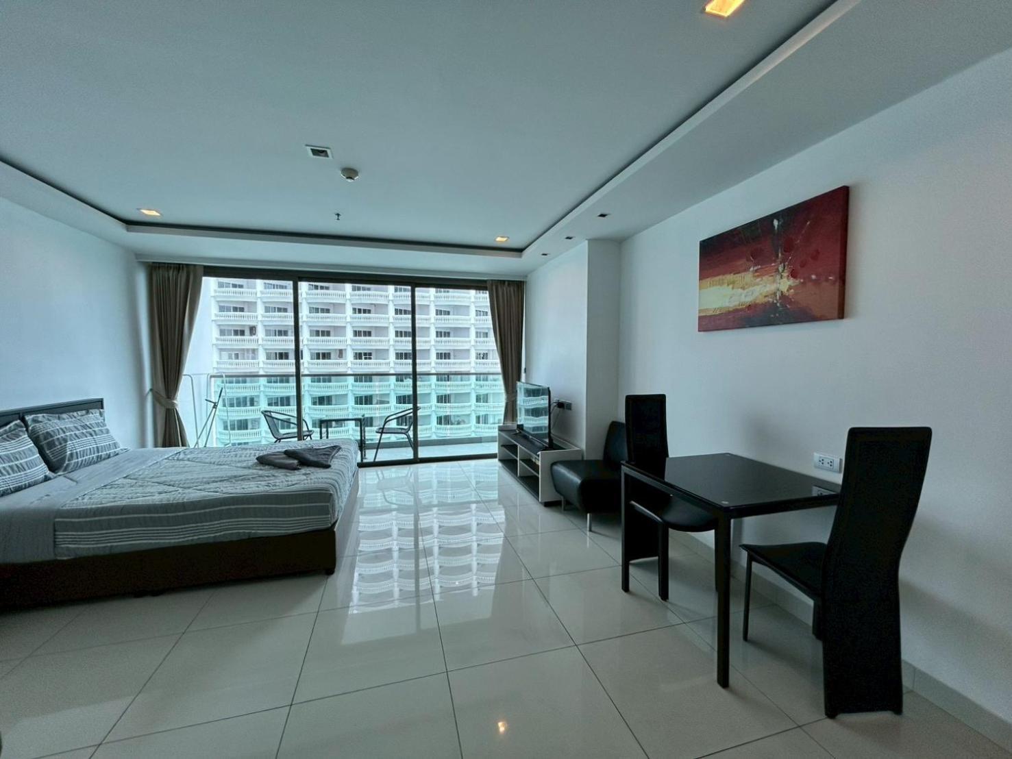 Wong Amat Tower 2104