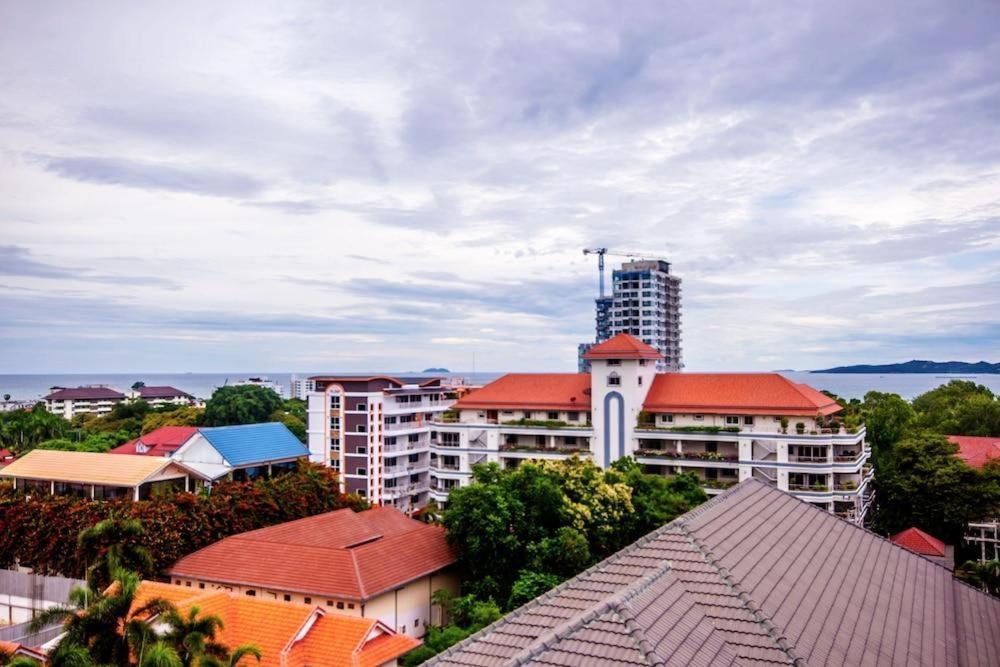 Modern - Phratamnak Jomtien