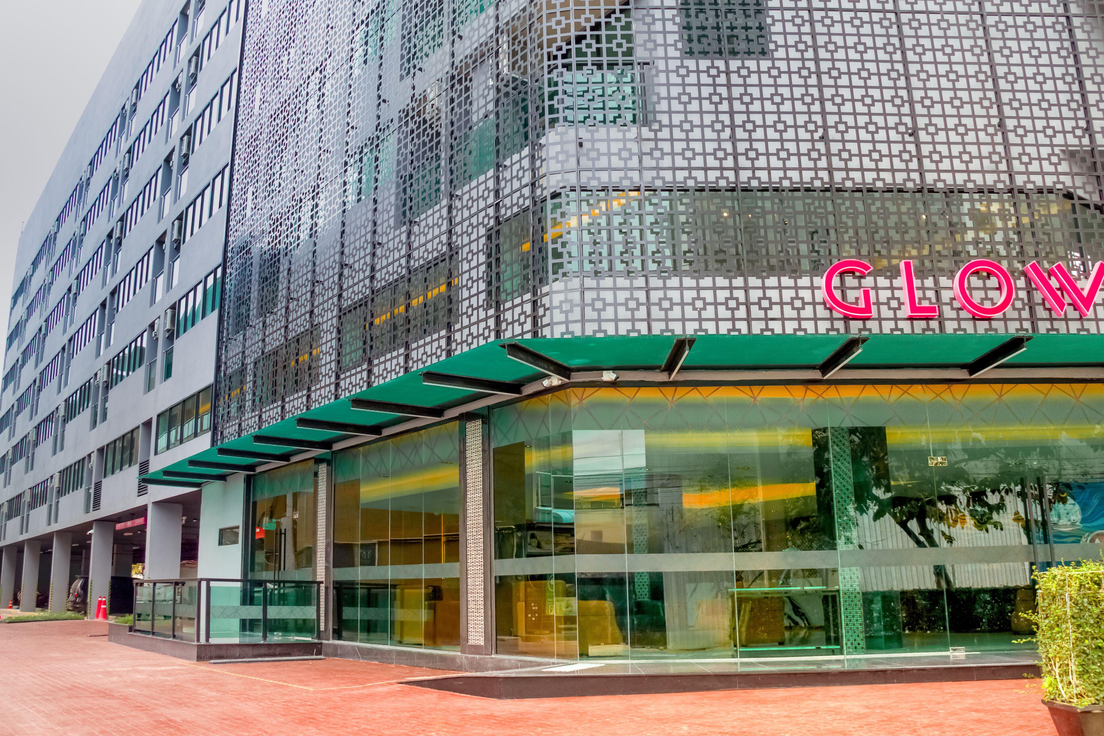 Glow Hotel 4*