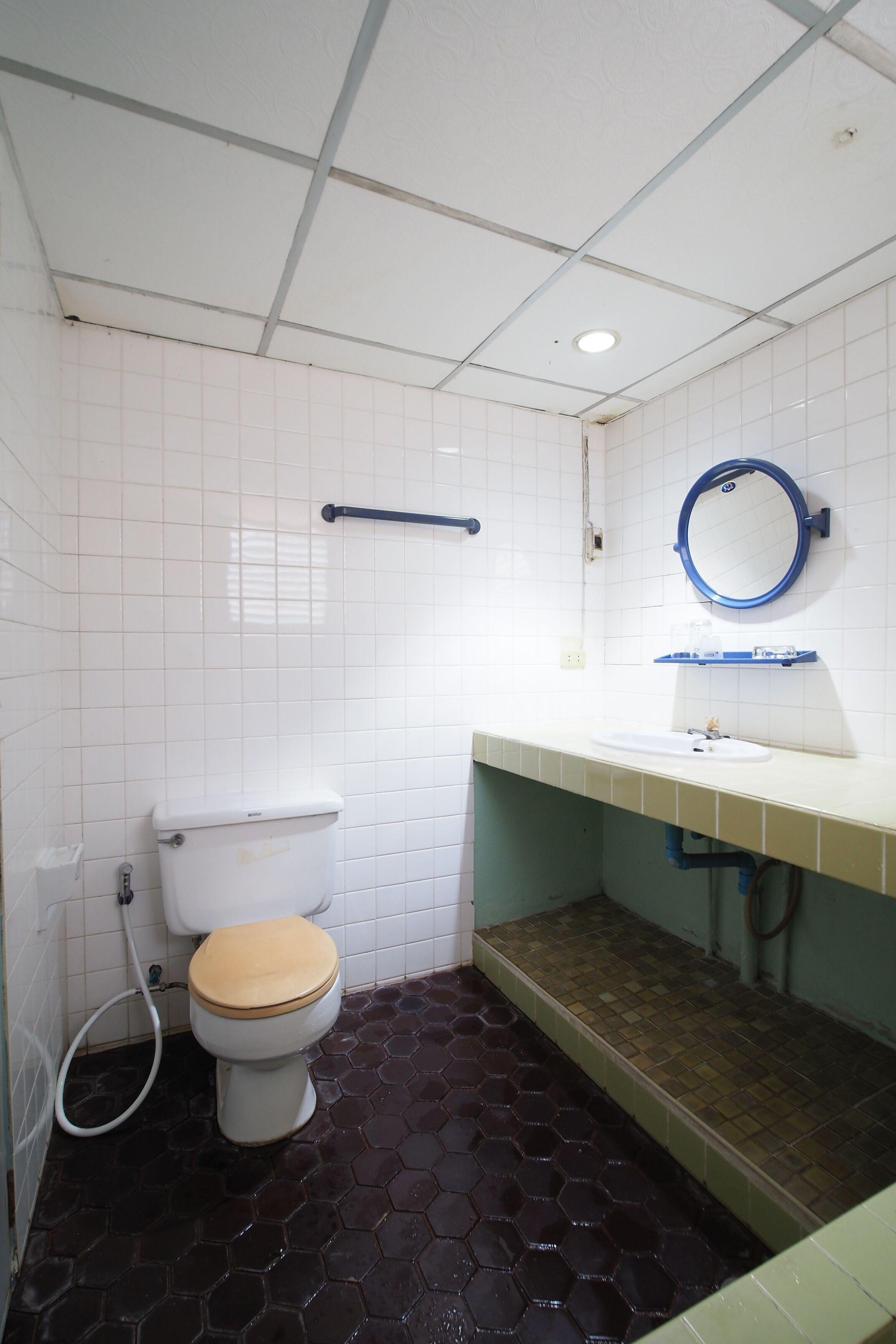 Oyo 1003 Naklua House Hotel