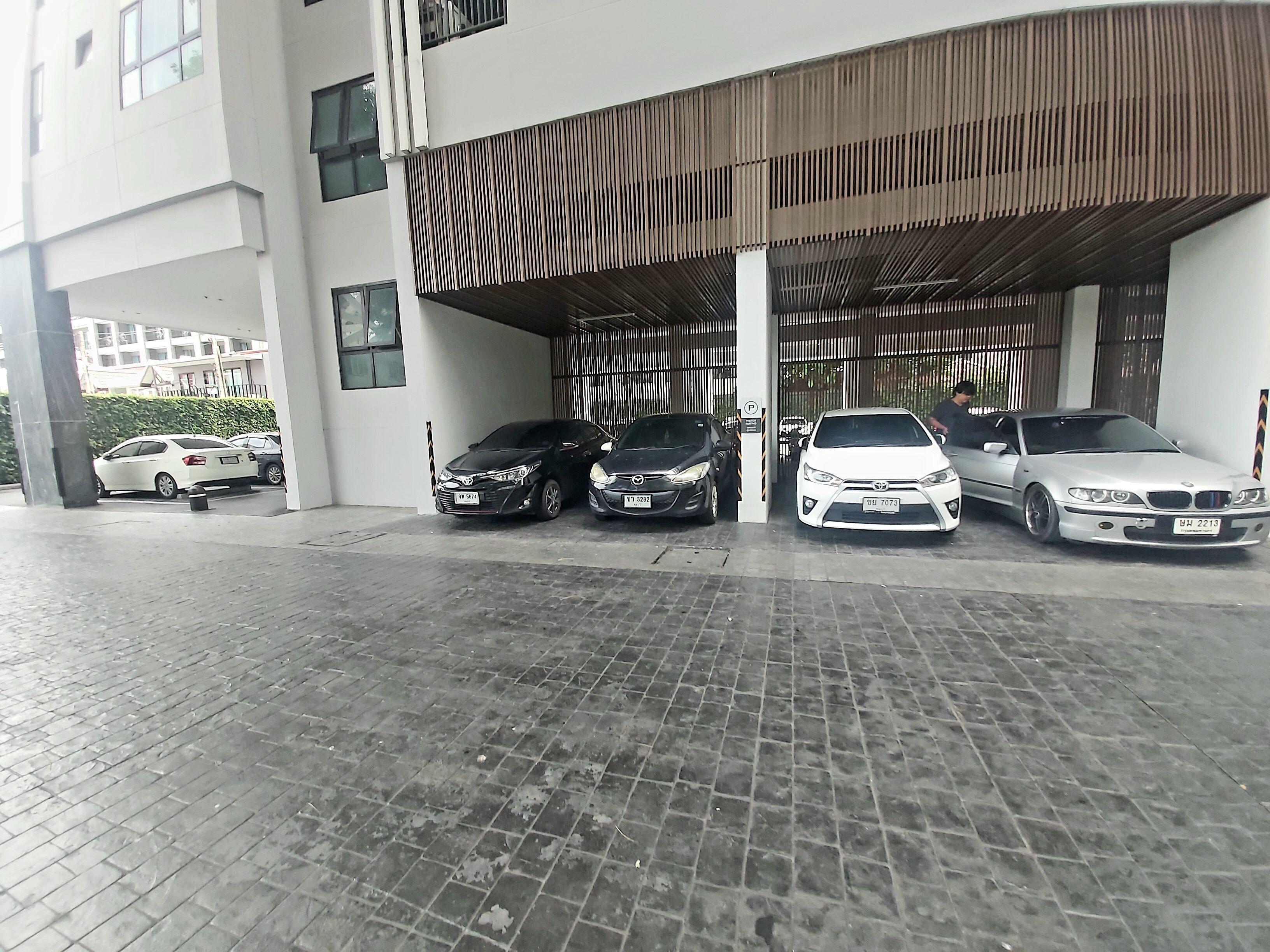 Apartment The Base In Downtown Pattaya