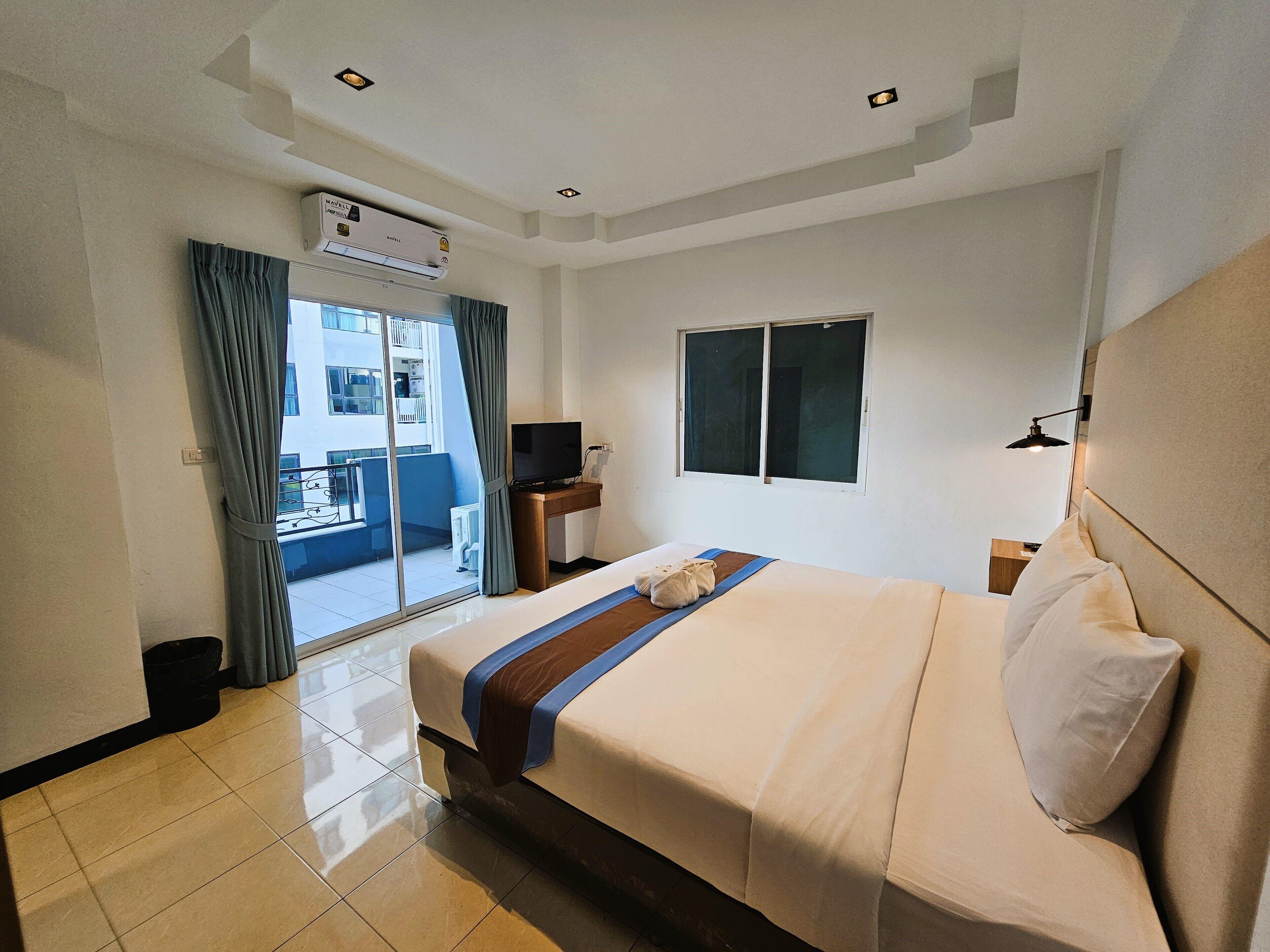The Base โรงแรม
