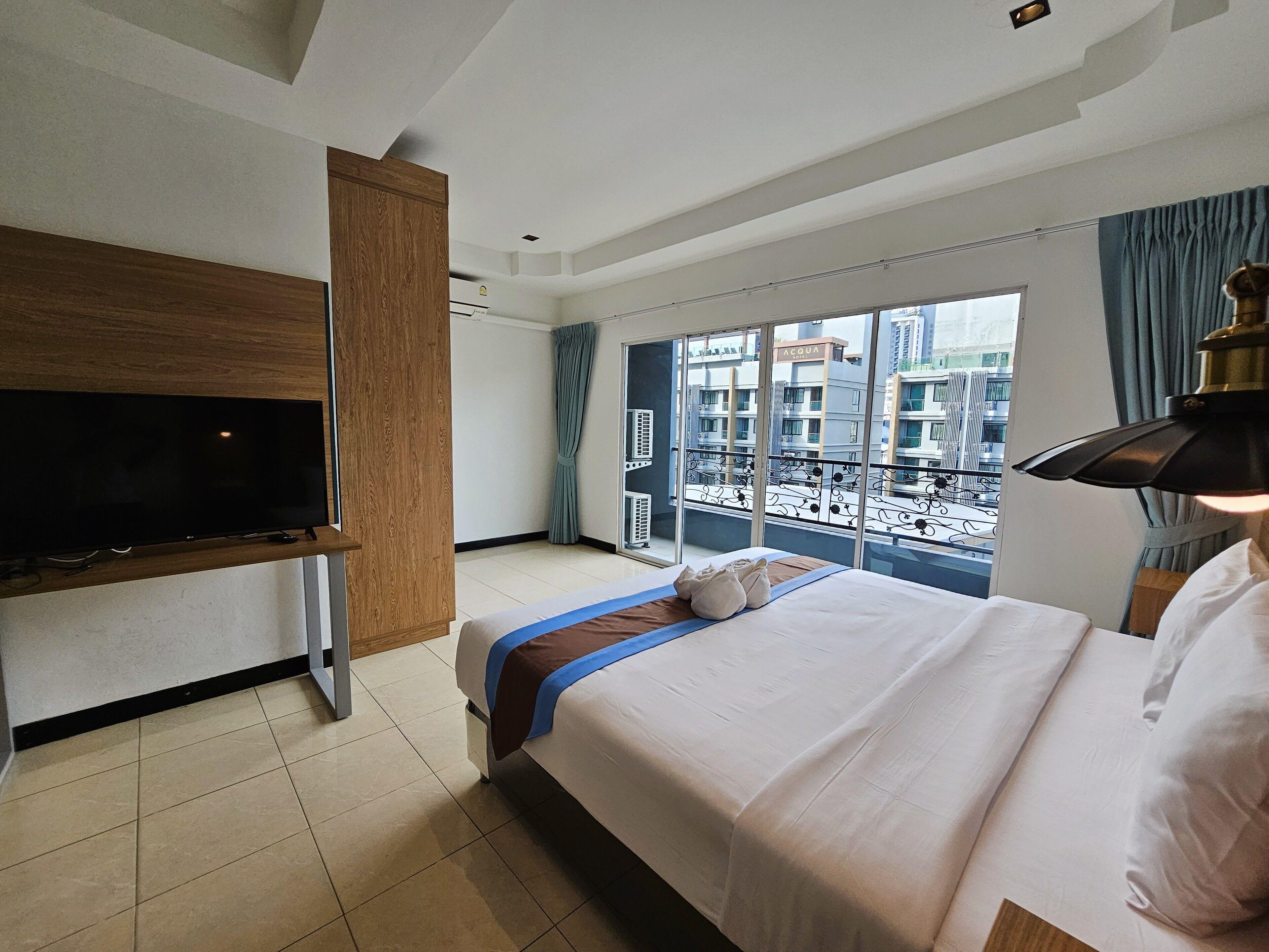 โรงแรม The Base Pattaya