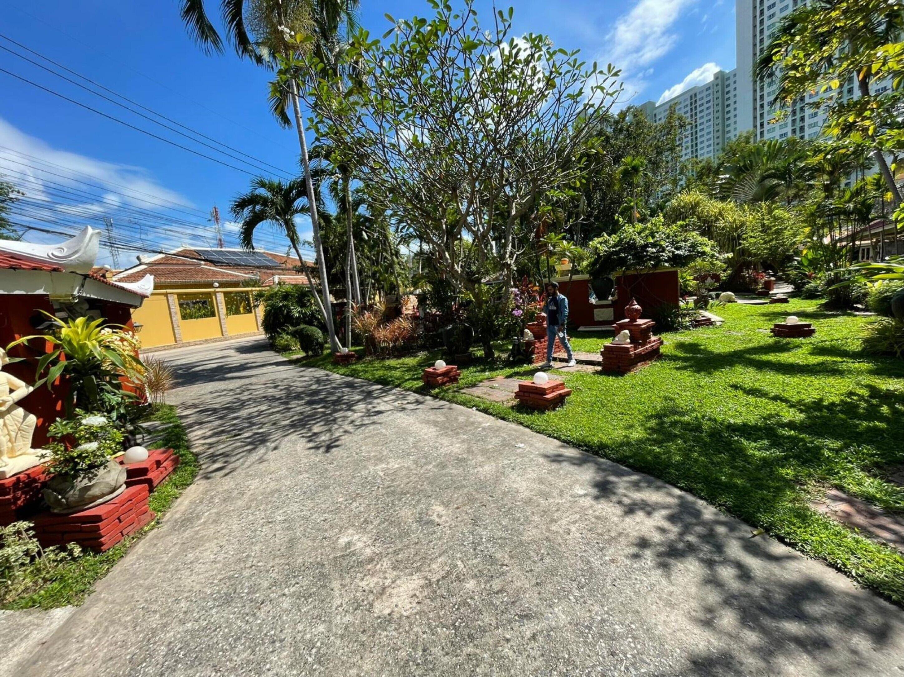 Safari Riviera Hotel Pattaya