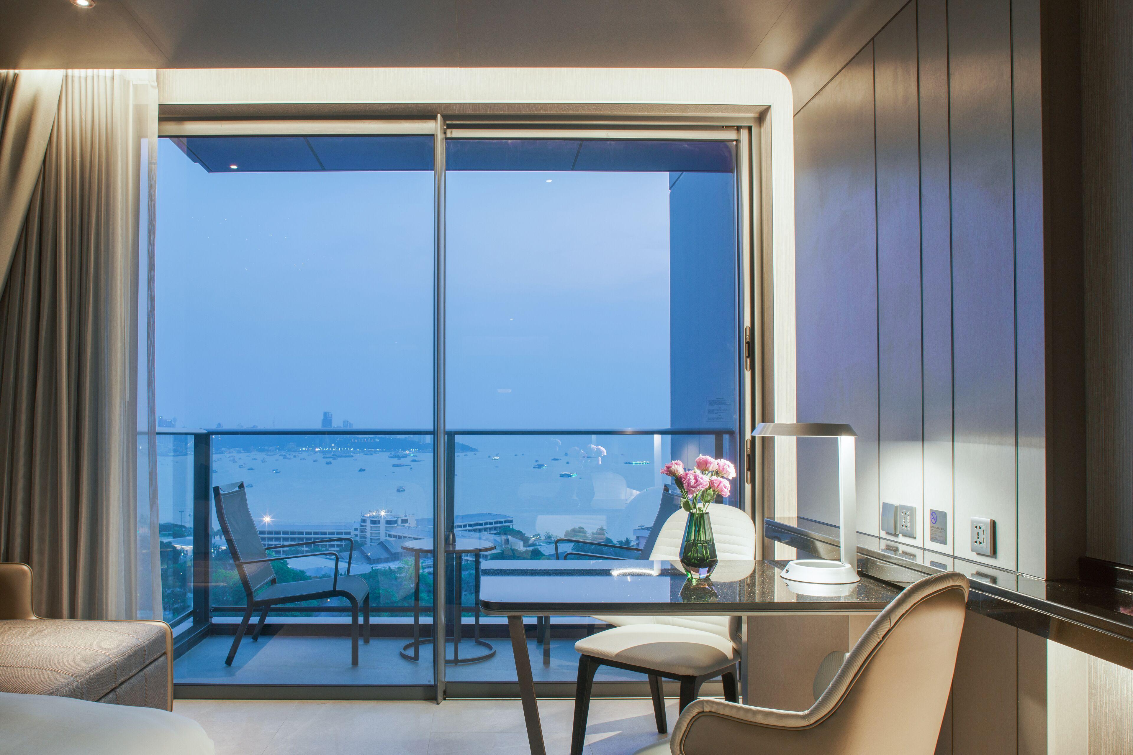 Grande Centre Point Space 5*