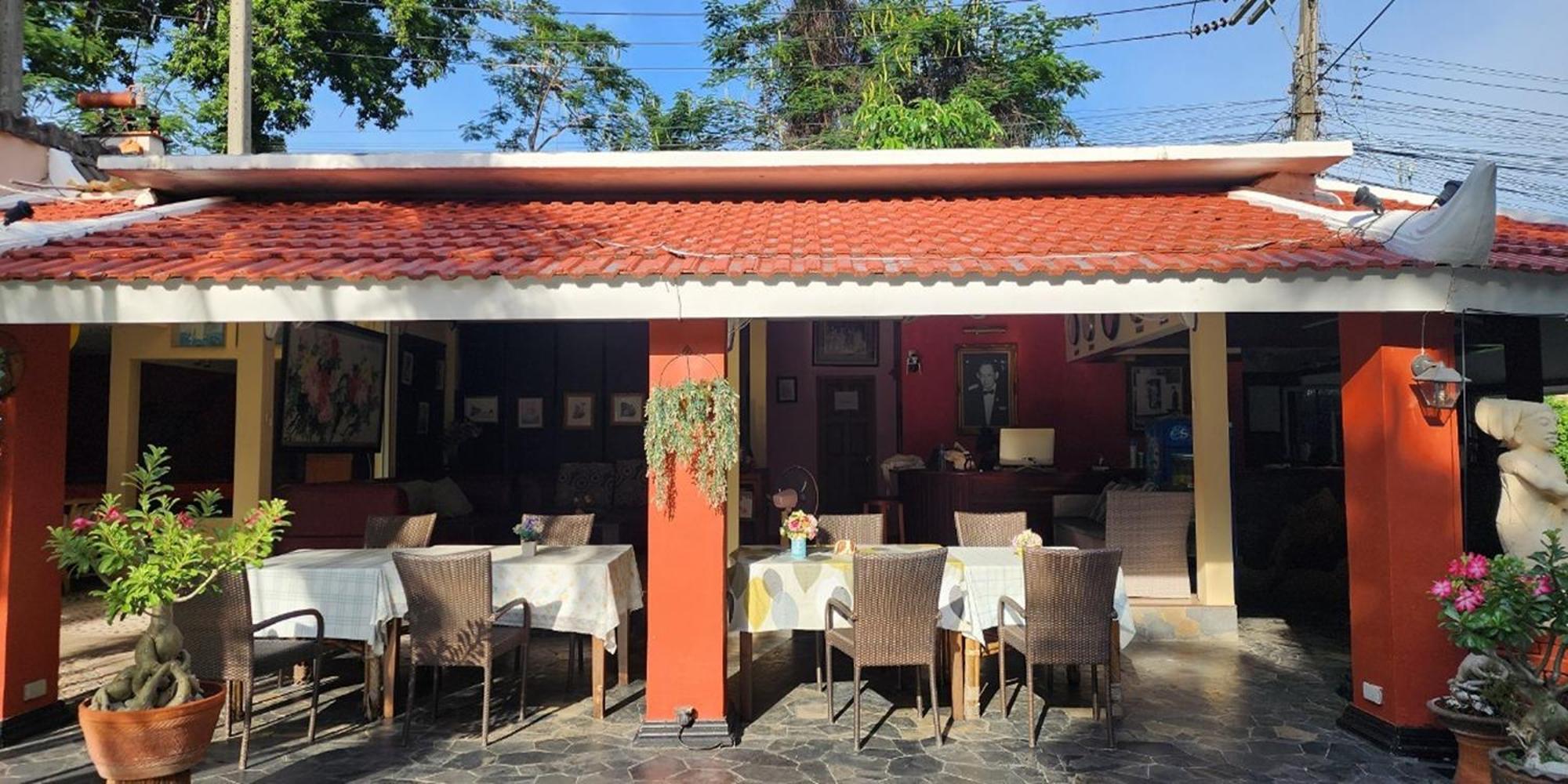 Safari Riviera Hotel