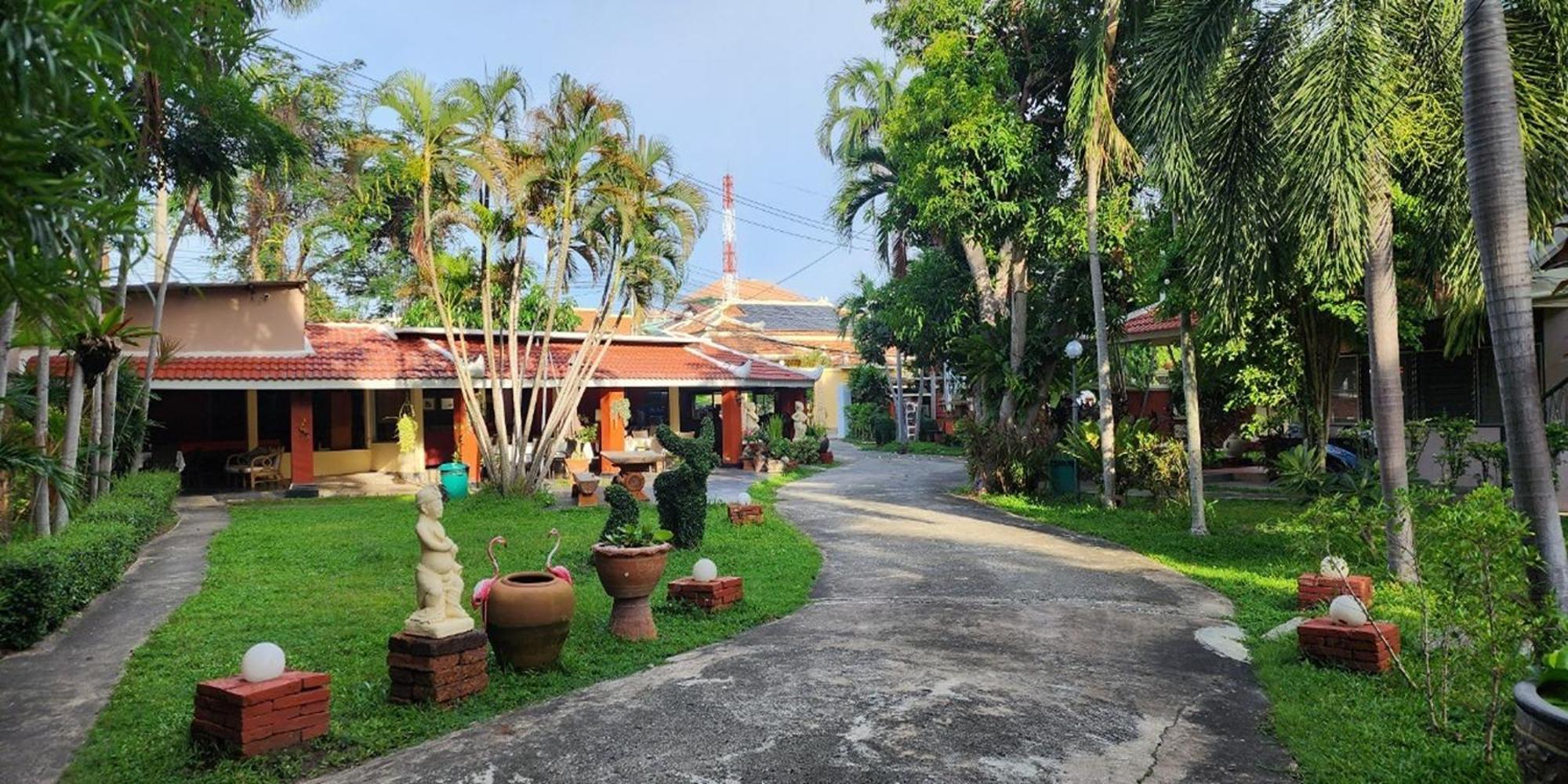 Safari Riviera Hotel Pattaya