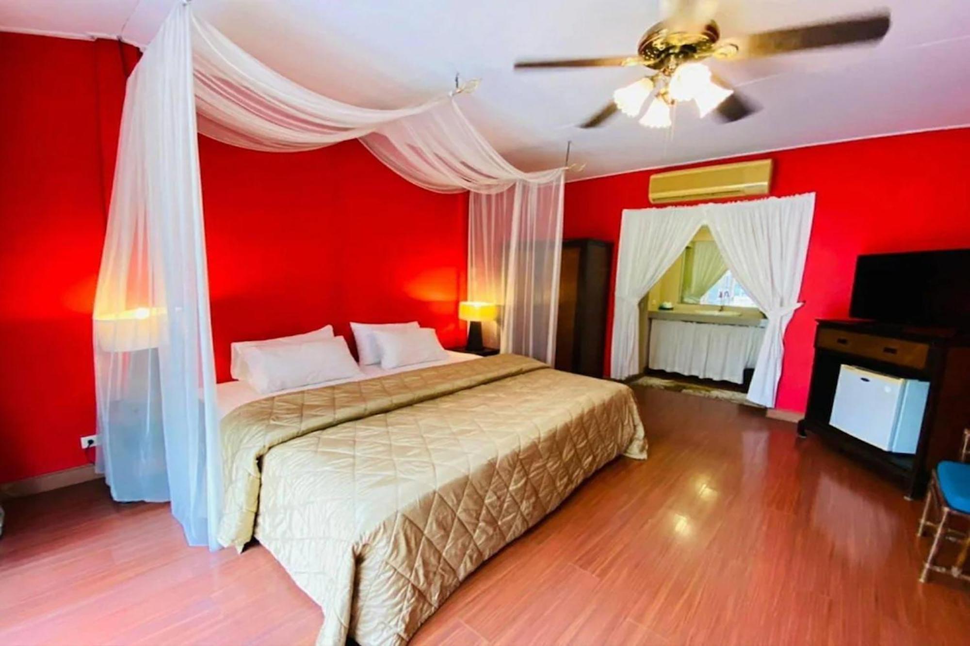 Hotel Safari Riviera Pattaya