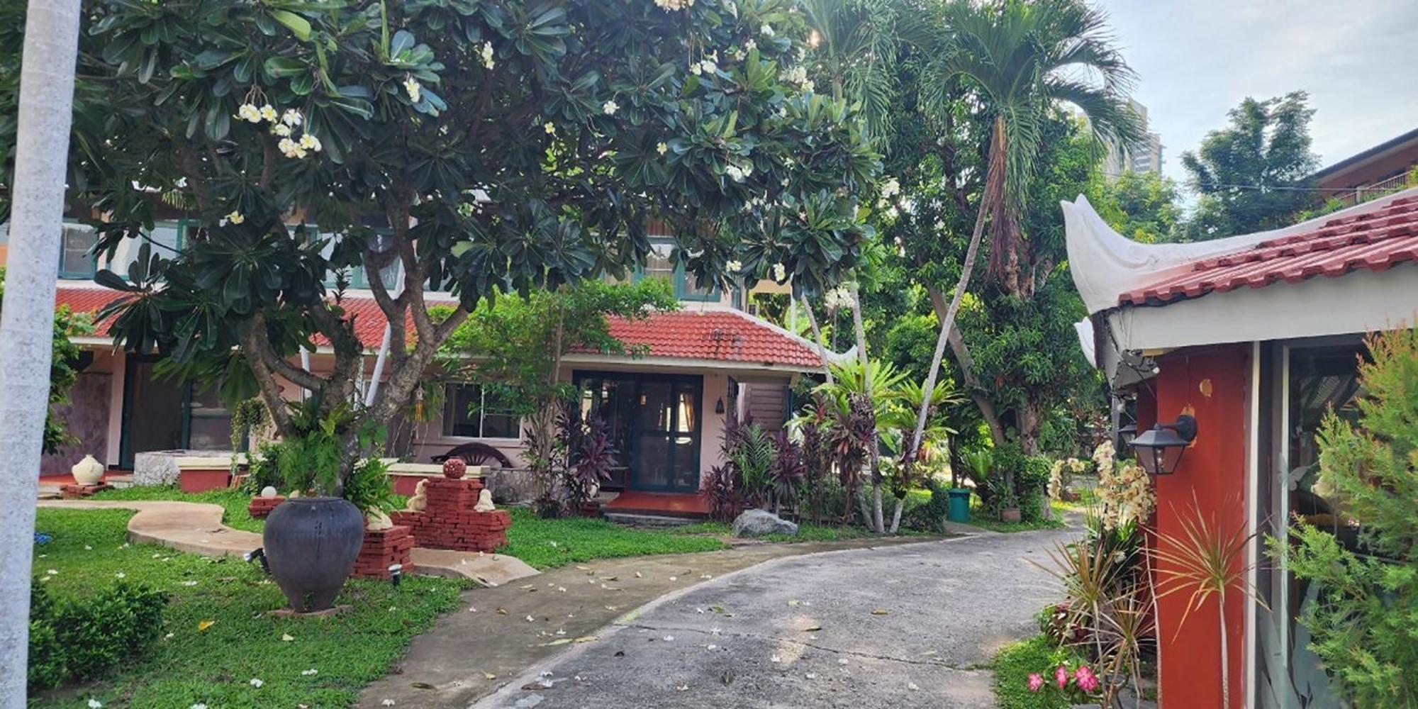 Hotel Safari Riviera Pattaya