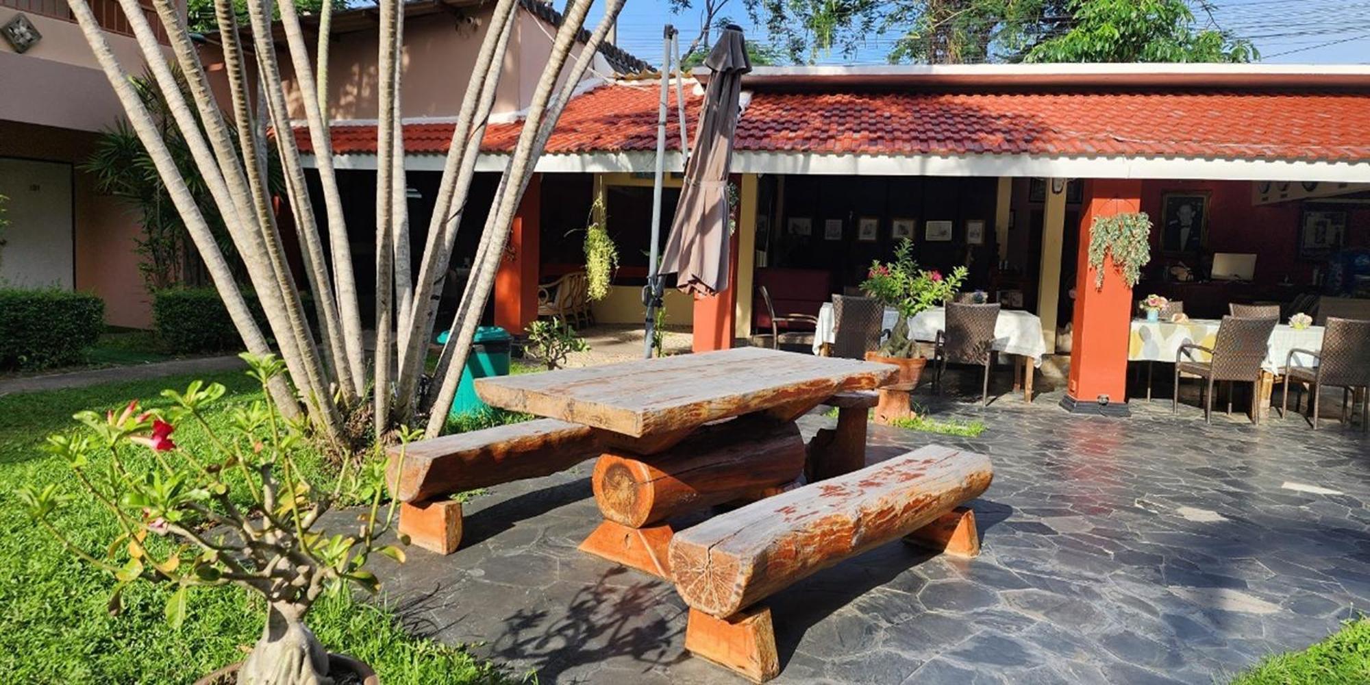 Safari Riviera Hotel