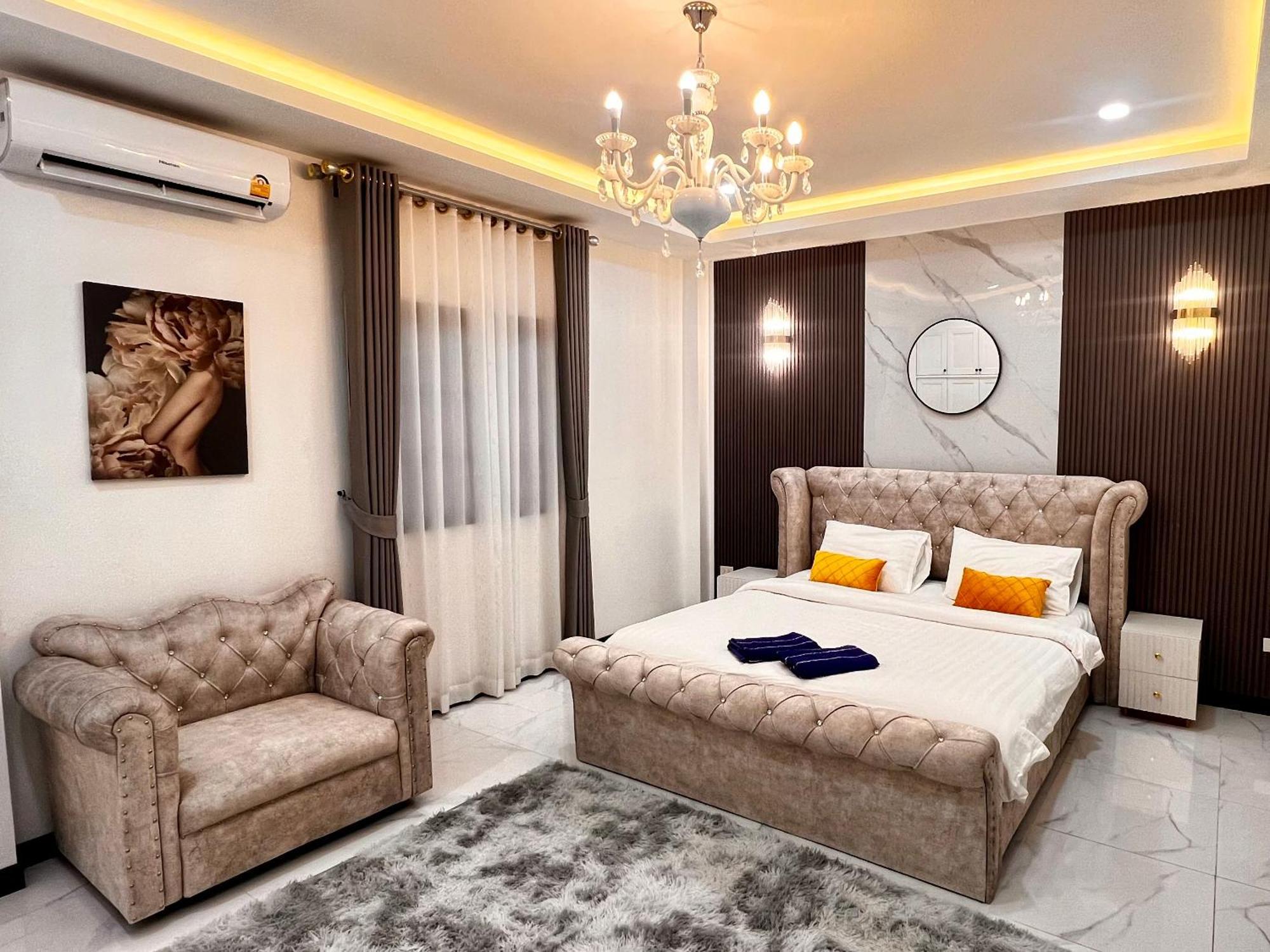 Luxury Near Center *