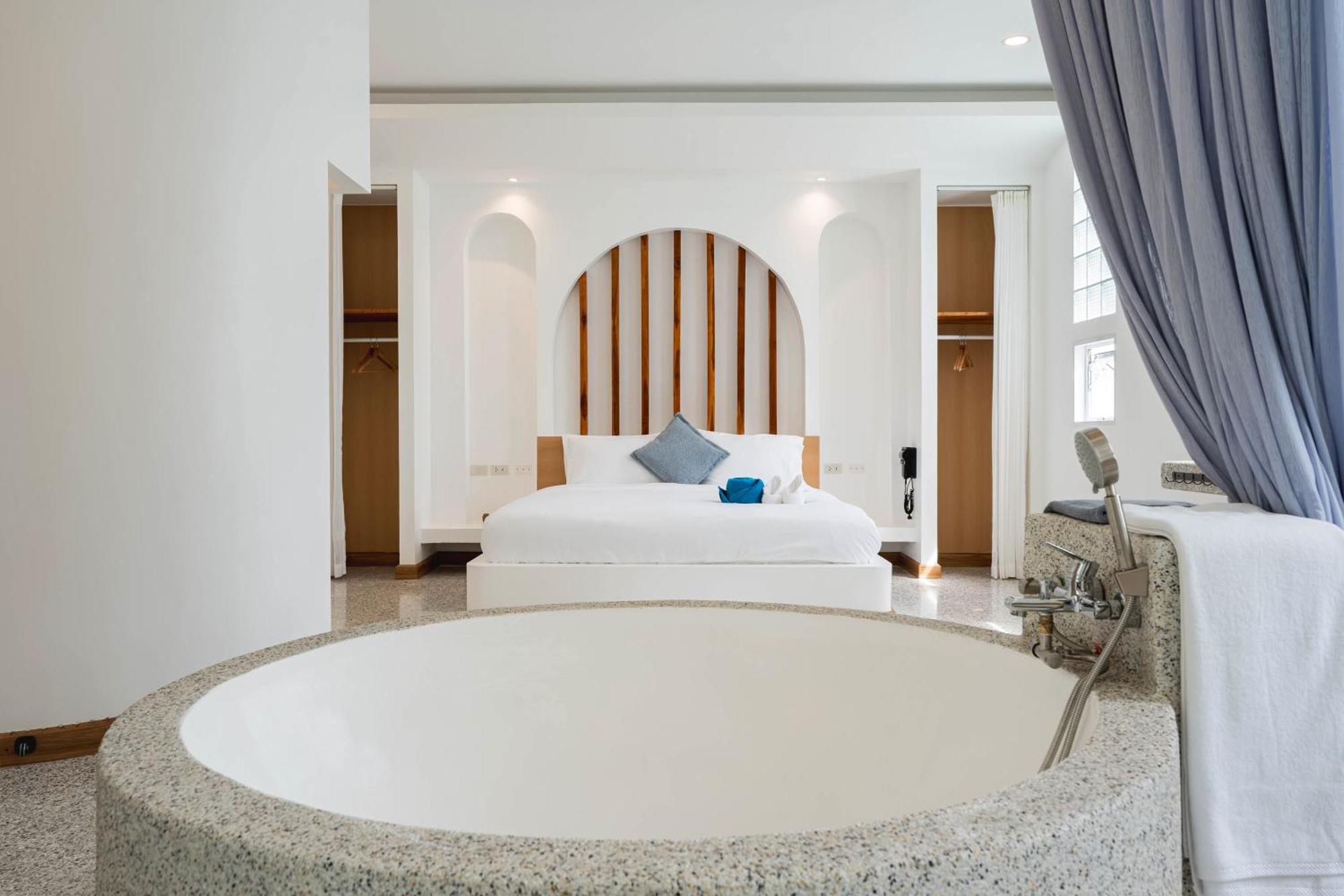 Downtown Oasis 芭提雅市中心独栋泳池别墅 A 5卧6卫 Ktv Bbq 芭提雅海滩步行街500m