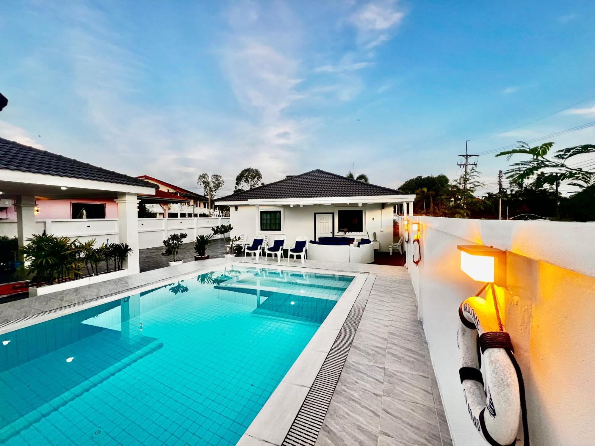 Luxury Near Center *