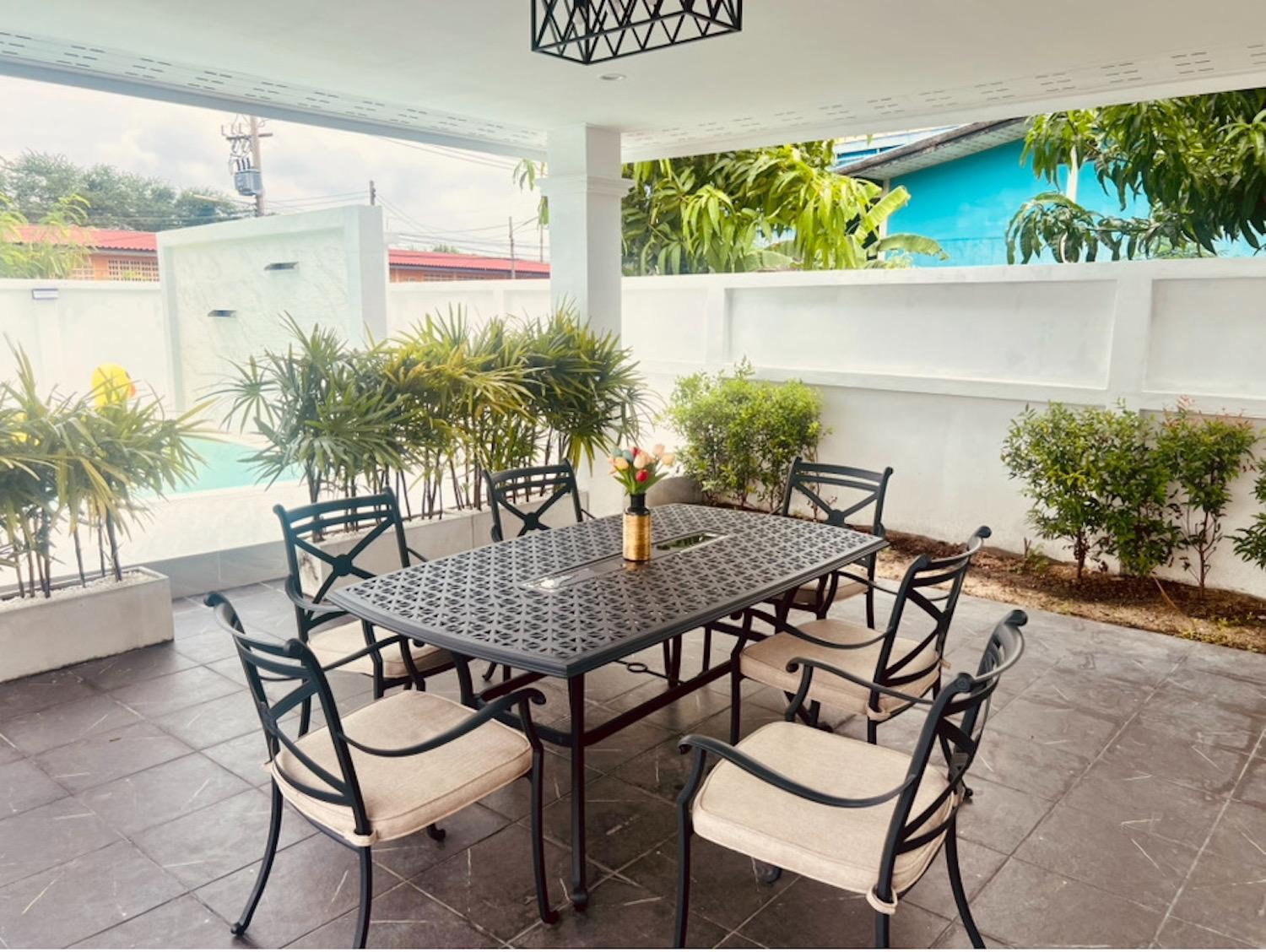 Luxury Near Center Villa *