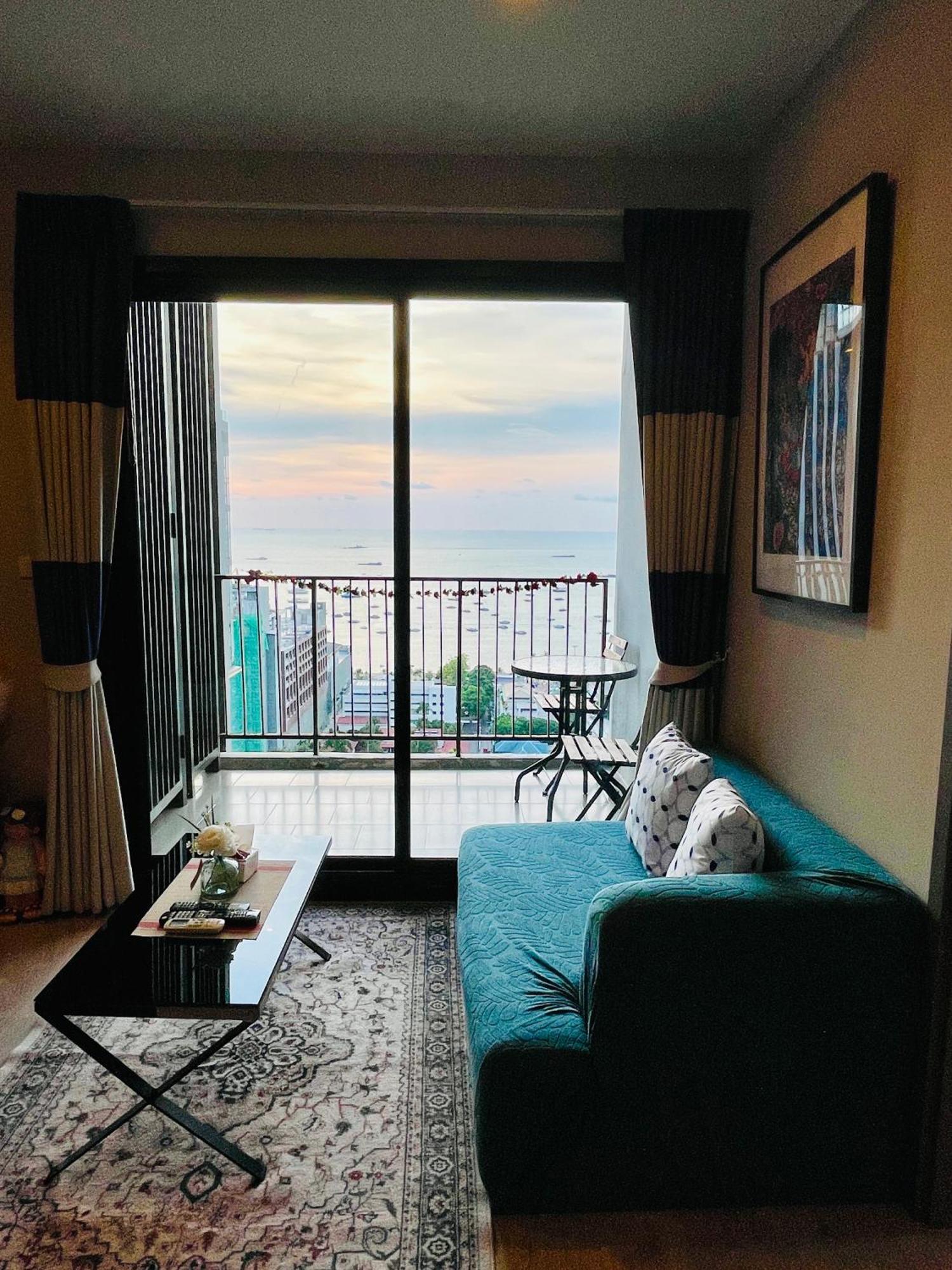 The Base 2 Bedroom 1 Bathroom * Pattaya