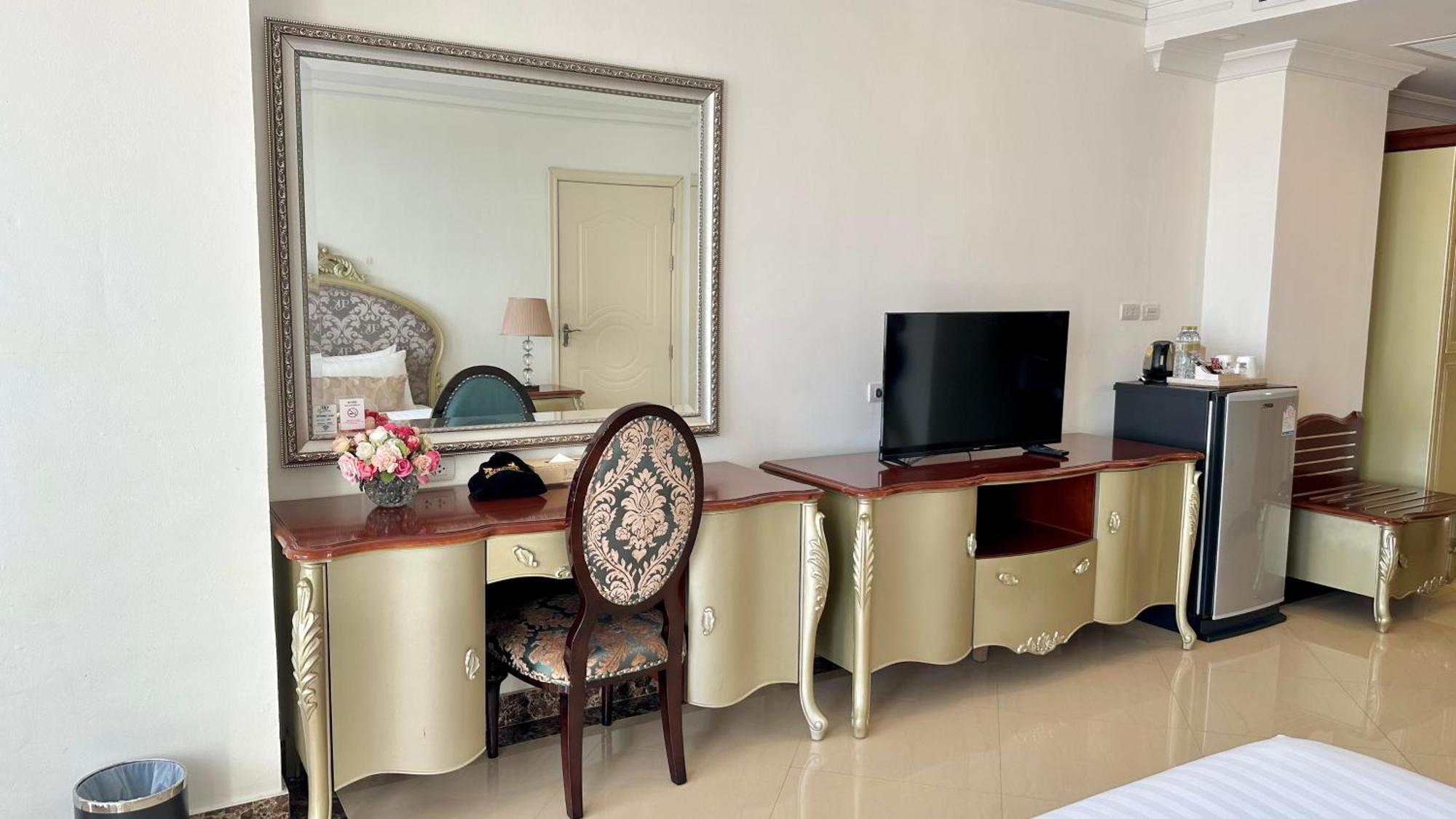 Lk Crystal Pattaya