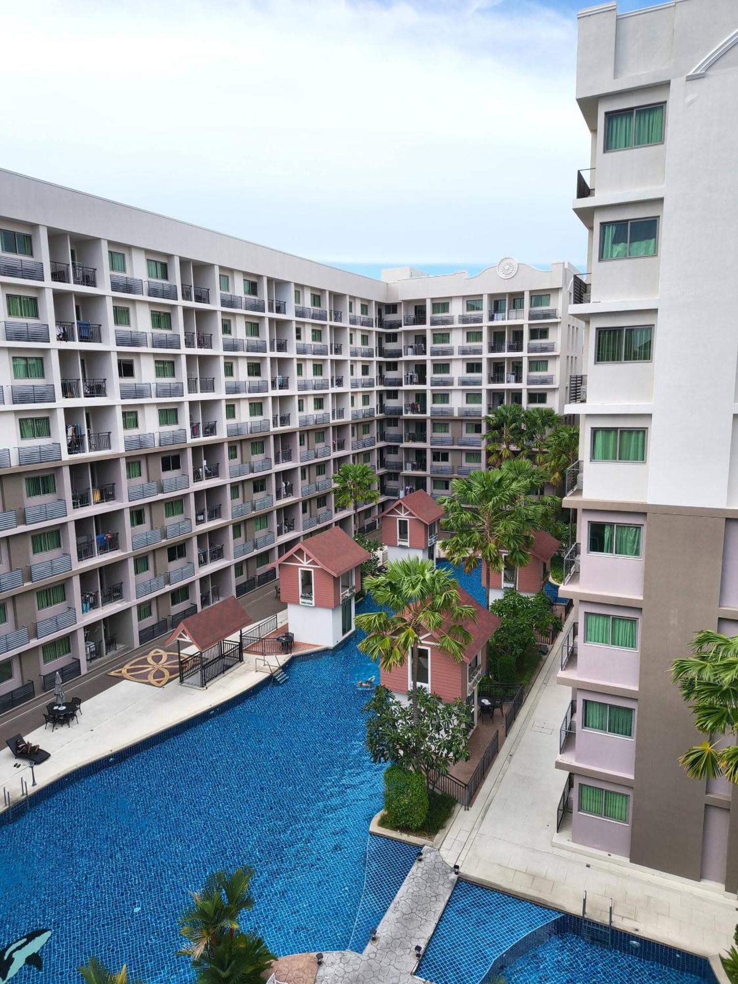 อพาร์ทเม้น Luxurious With Pool Access *