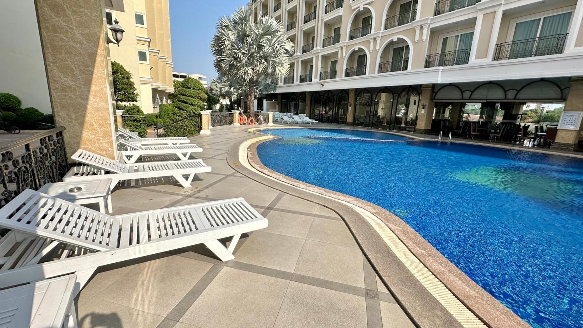 Lklk โรงแรม