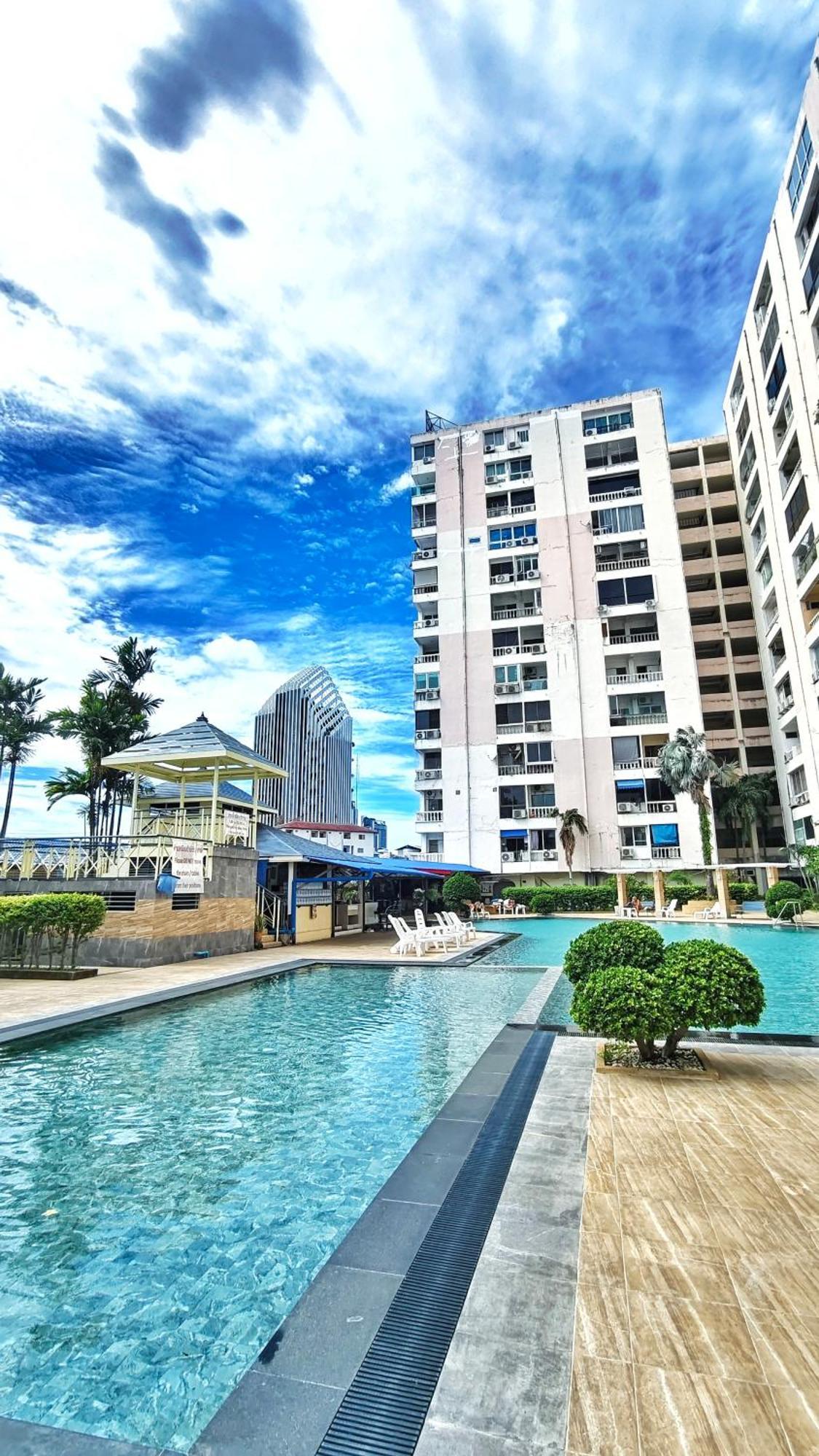 อพาร์ทเม้น 5分钟到海边 市中心 全新房 全新泳池 自助锁 网络电视 阳台 私人洗衣机 可两房联订 *